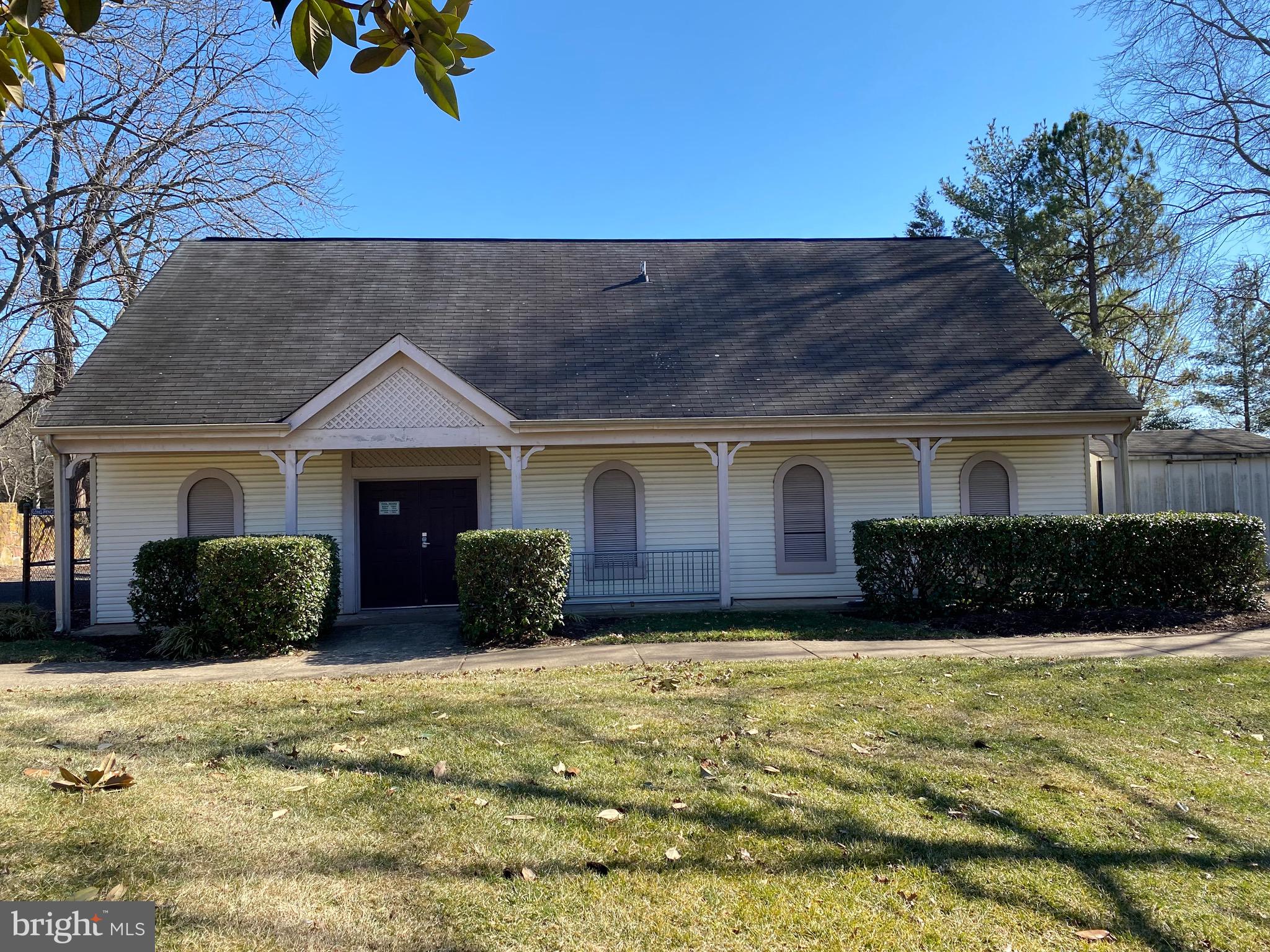 PONDS AT CENTREVILLE - Residential Lease