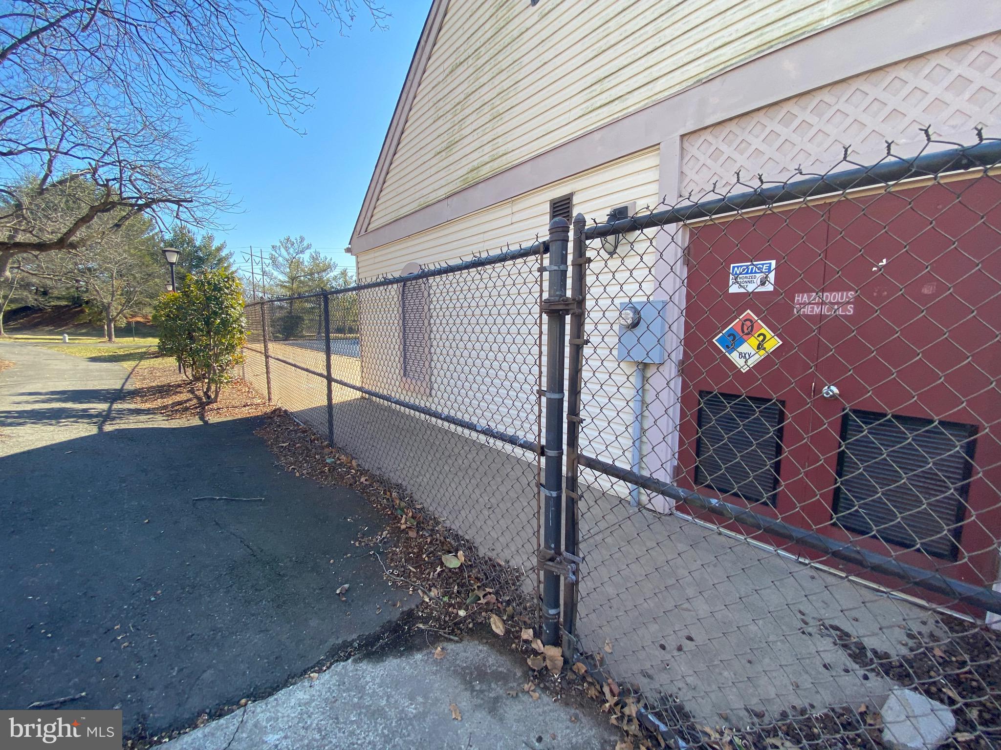 PONDS AT CENTREVILLE - Residential Lease