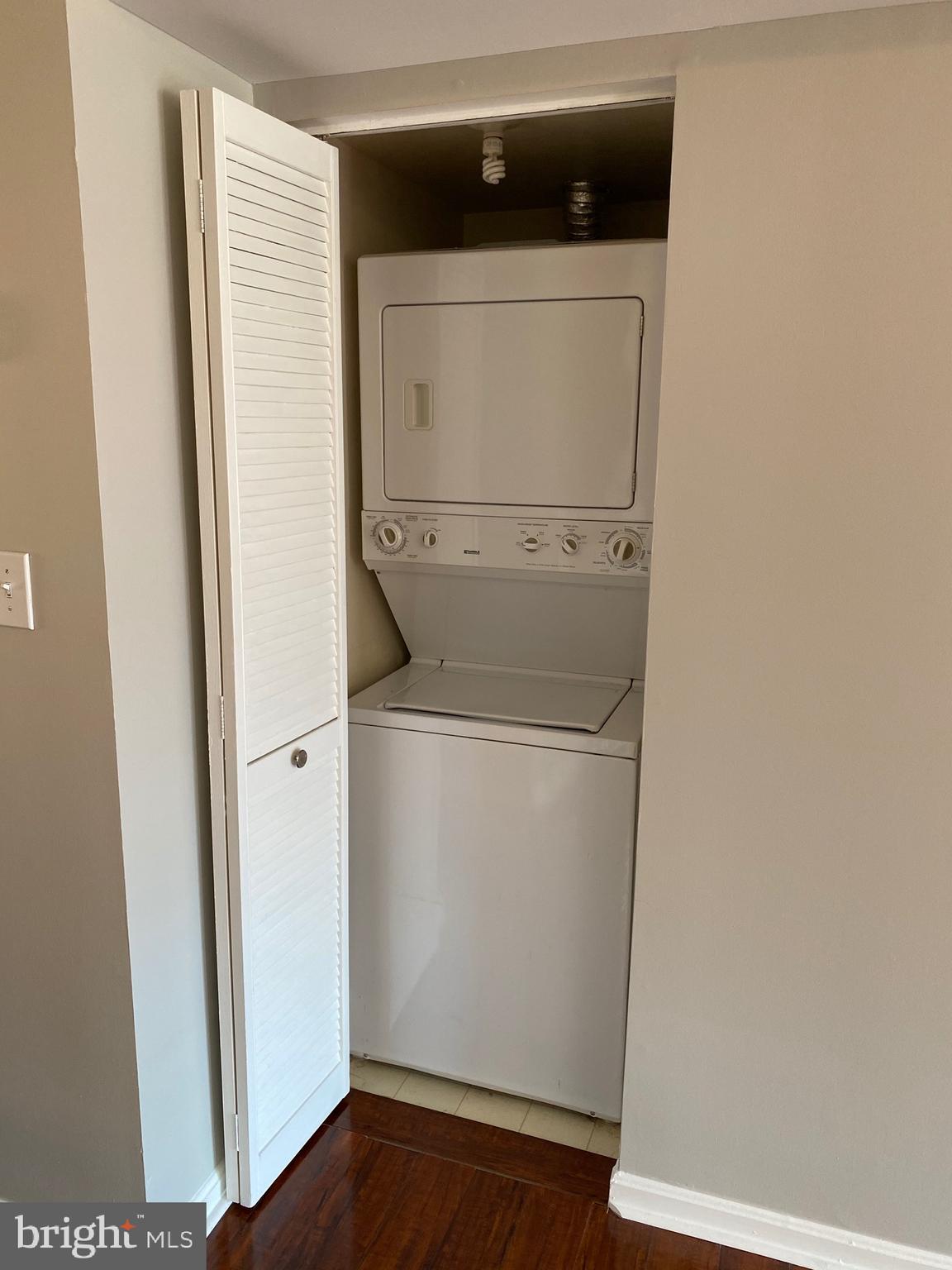 PONDS AT CENTREVILLE - Residential Lease