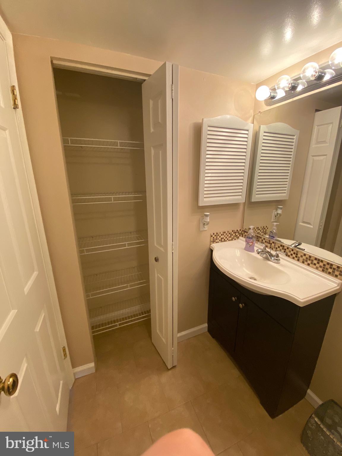 PONDS AT CENTREVILLE - Residential Lease