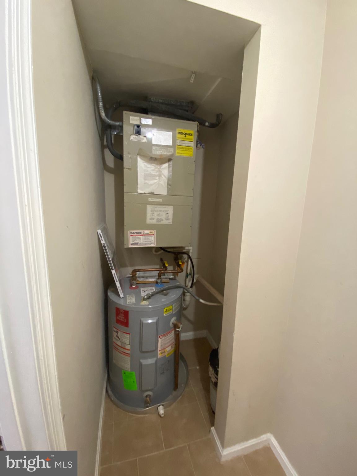 PONDS AT CENTREVILLE - Residential Lease