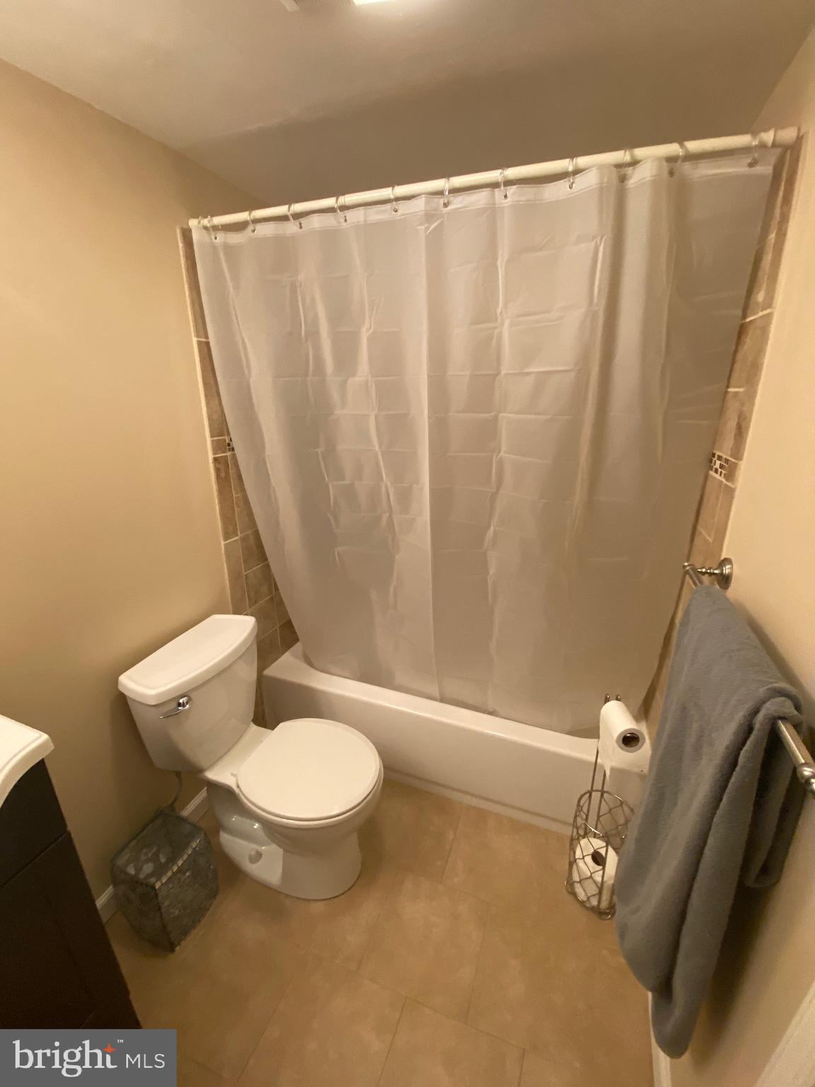 PONDS AT CENTREVILLE - Residential Lease