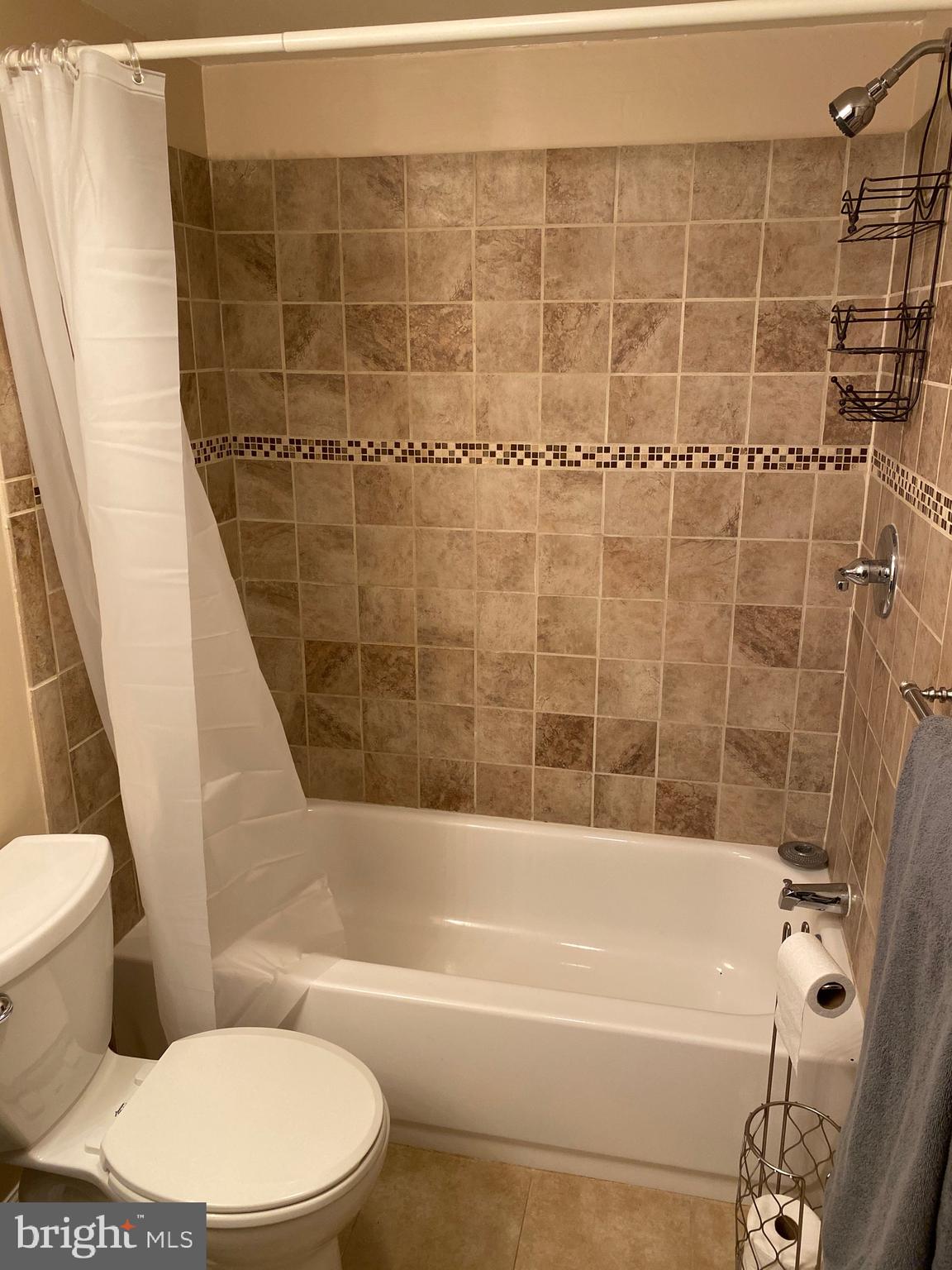 PONDS AT CENTREVILLE - Residential Lease