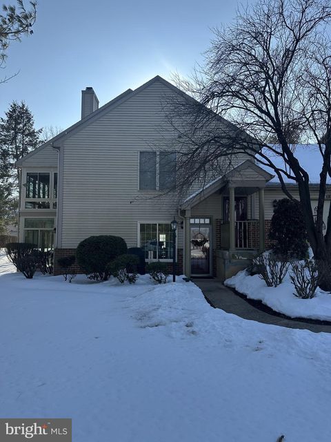 33 STERLING COURT HERSHEY PA 17033