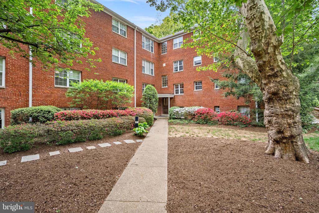 Photo of 1423 N Nash Street #3, ARLINGTON, VA 22209 (MLS # VAAR2072248)