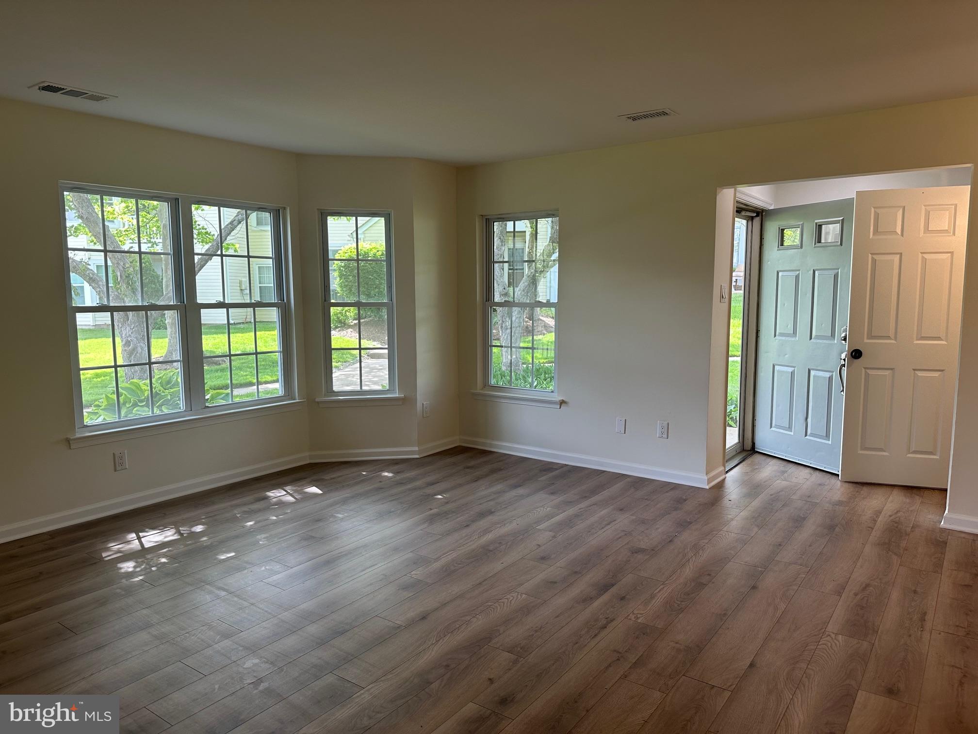 TAMERLANE - Residential Lease