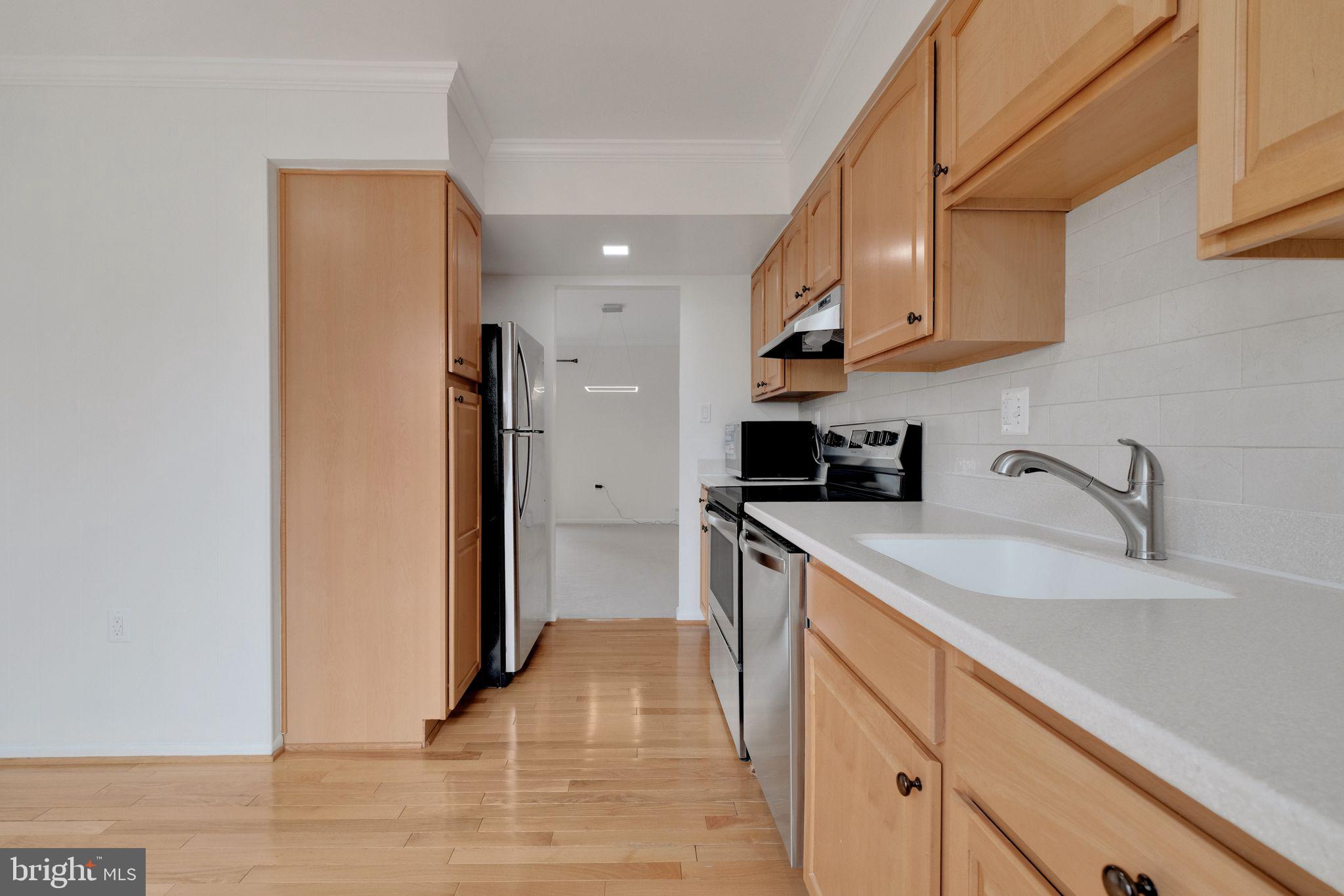 BURKE STATION SQUARE - Residential Lease