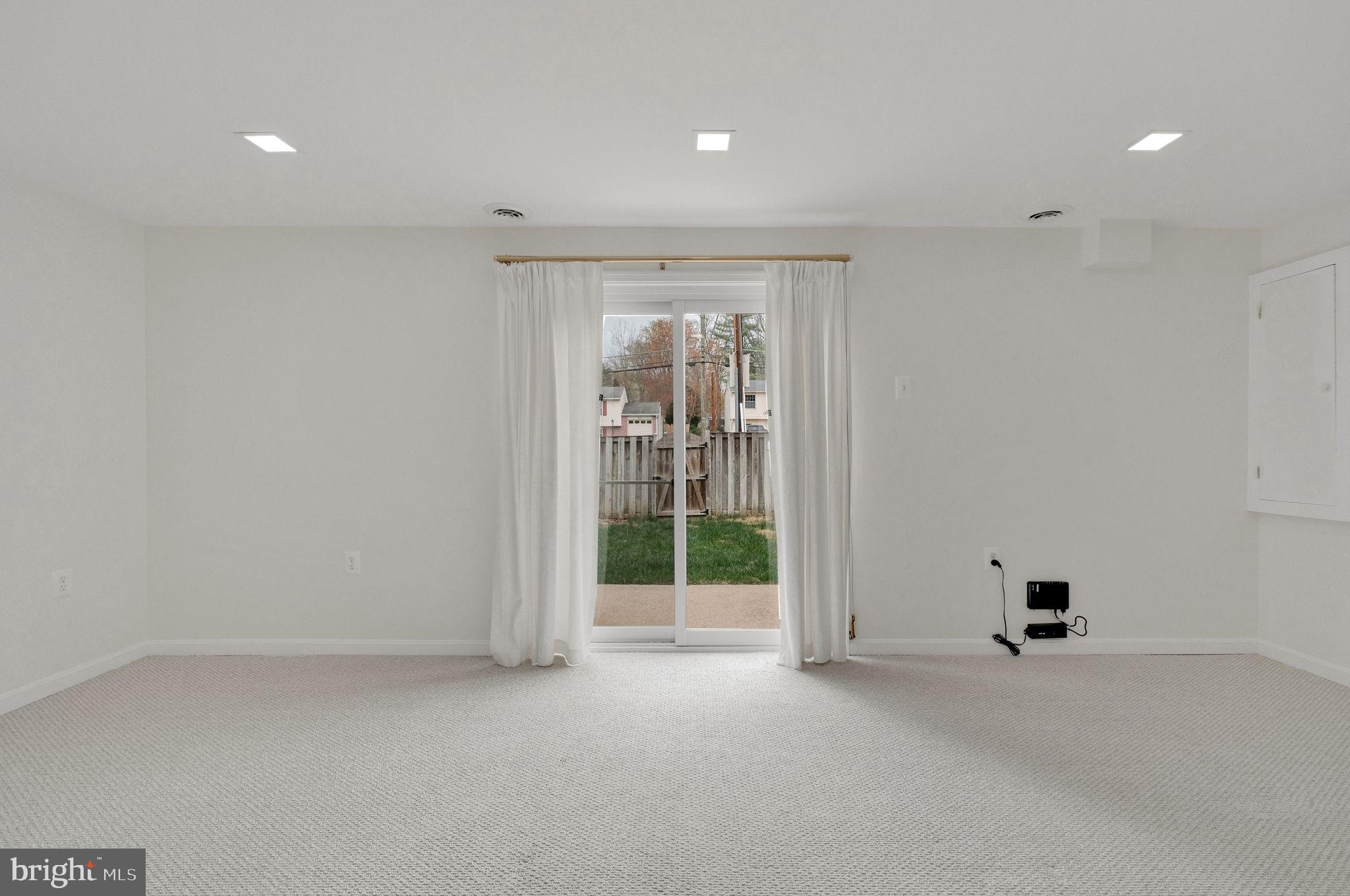 BURKE STATION SQUARE - Residential Lease