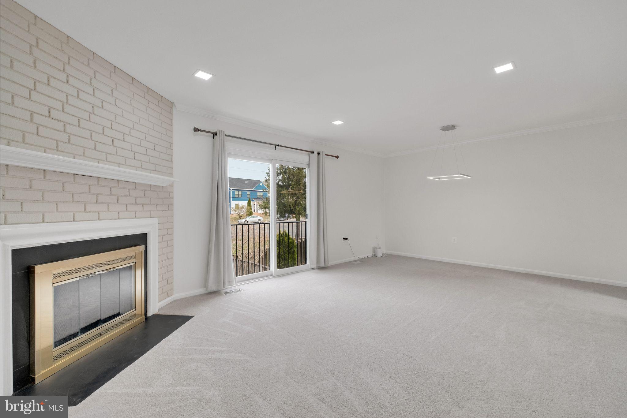 BURKE STATION SQUARE - Residential Lease