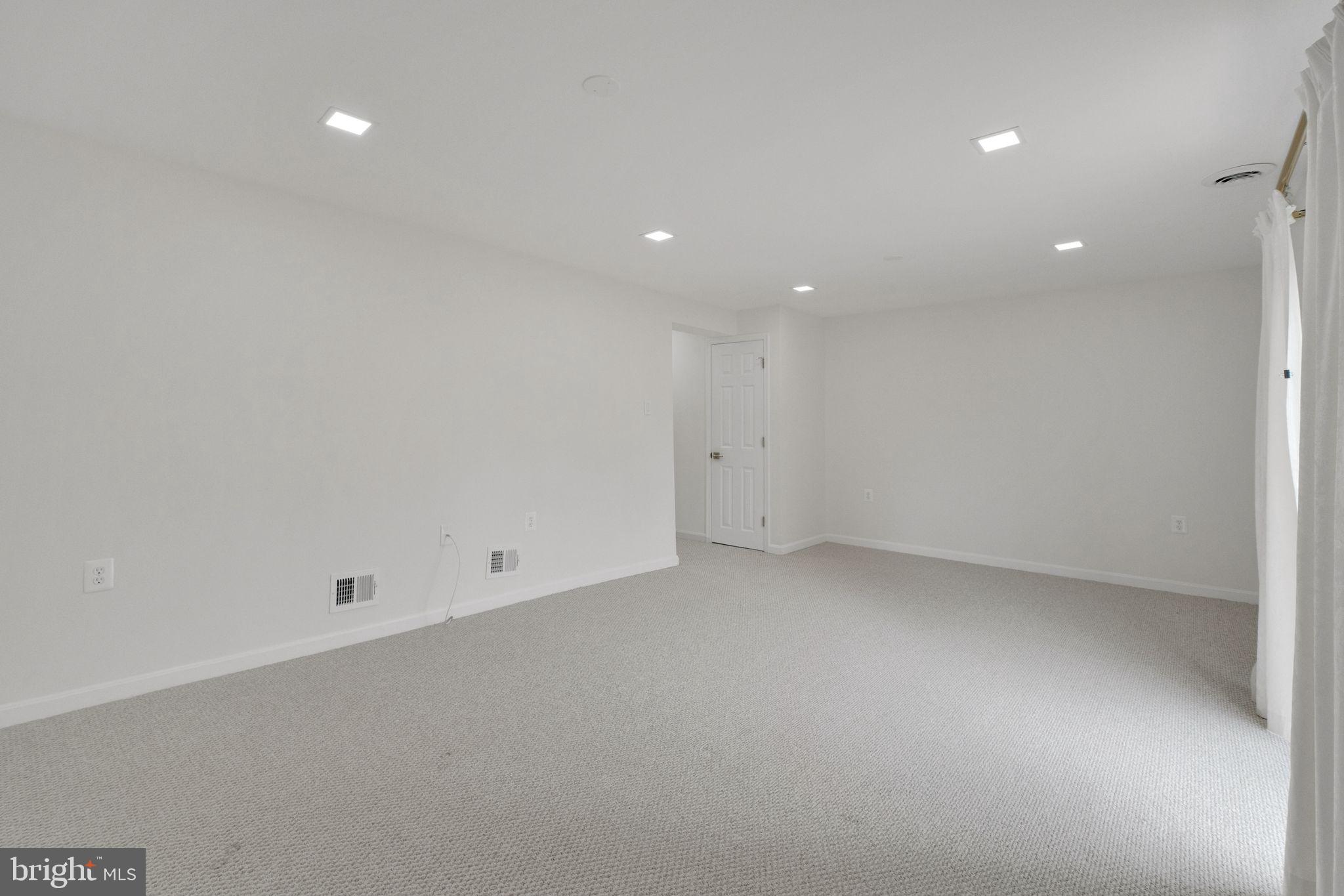 BURKE STATION SQUARE - Residential Lease