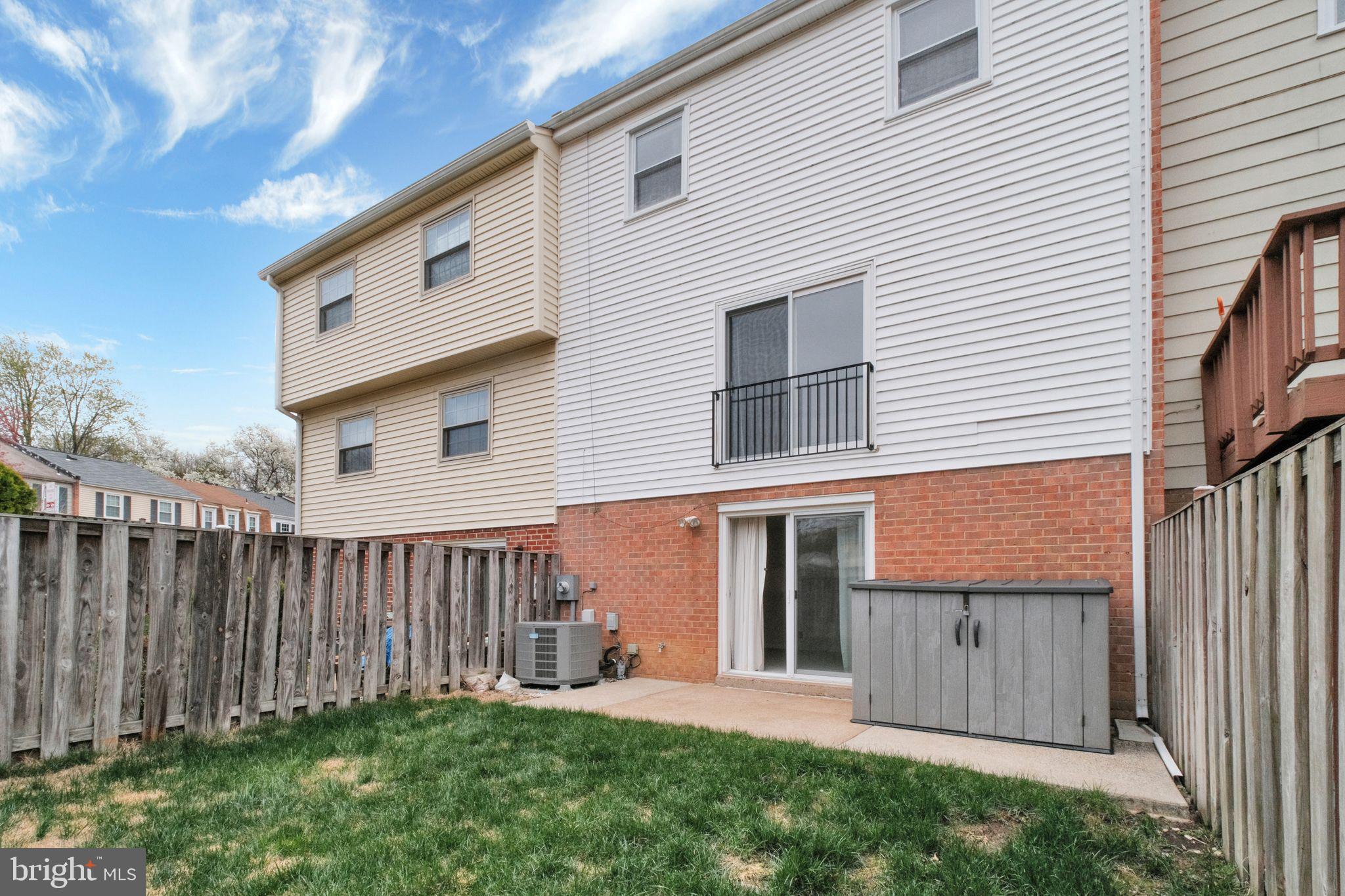 BURKE STATION SQUARE - Residential Lease