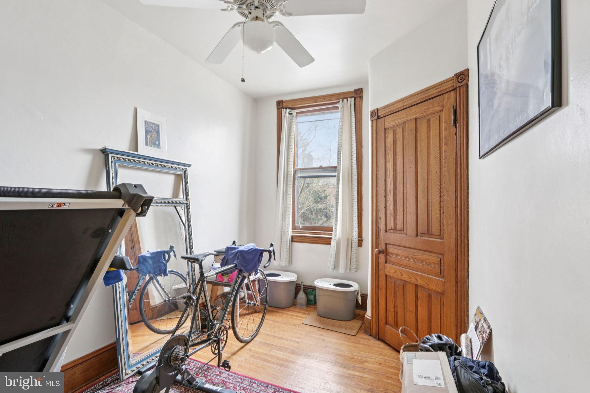 UNIVERSITY CITY - Residential Income