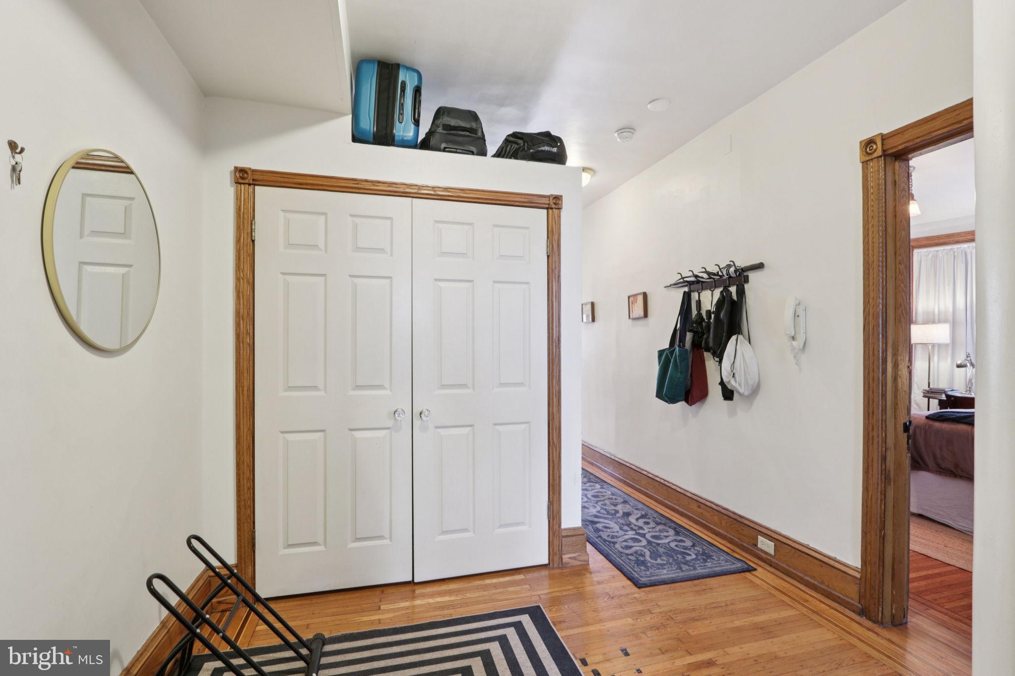 UNIVERSITY CITY - Residential Income