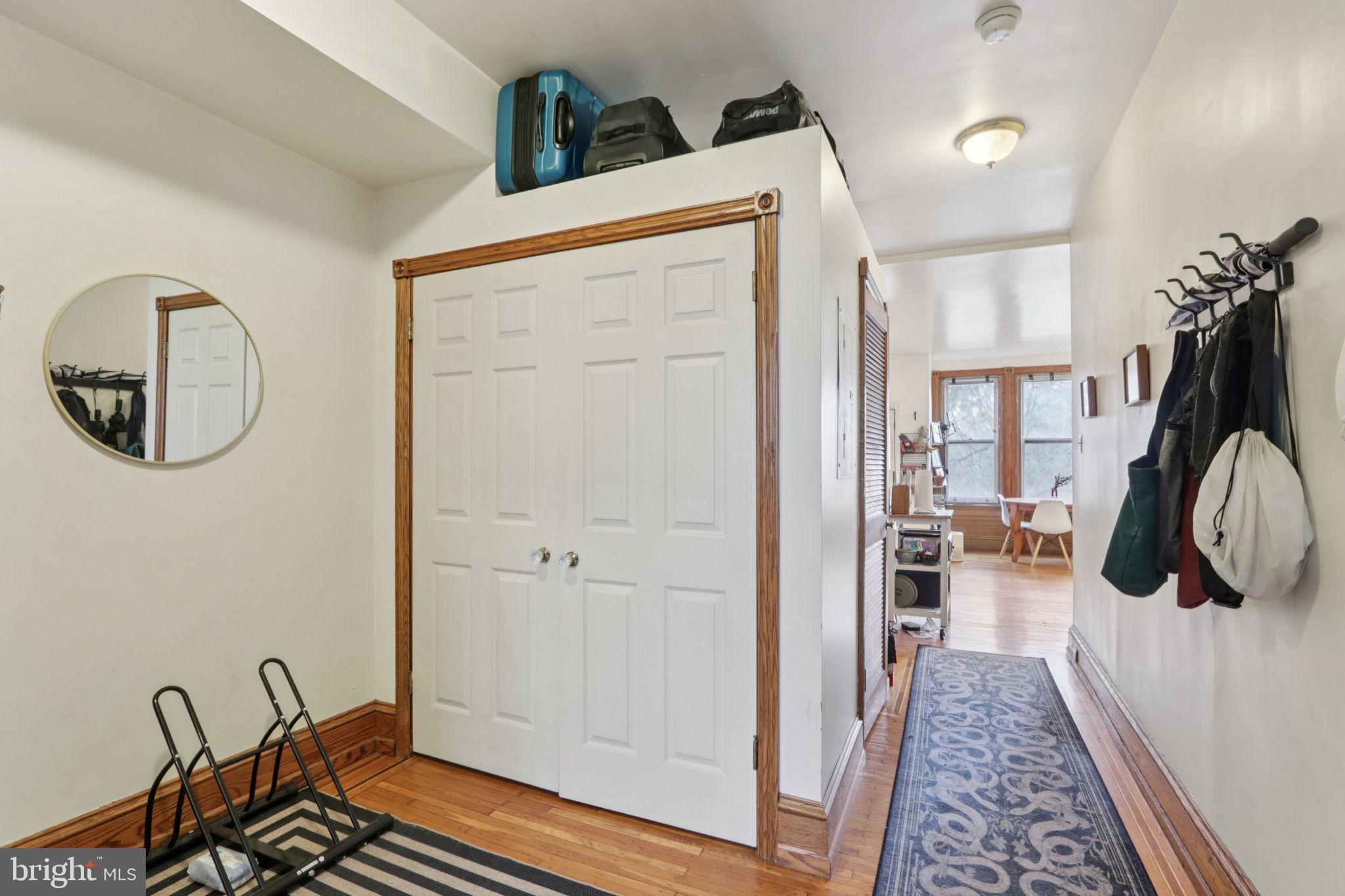 UNIVERSITY CITY - Residential Income
