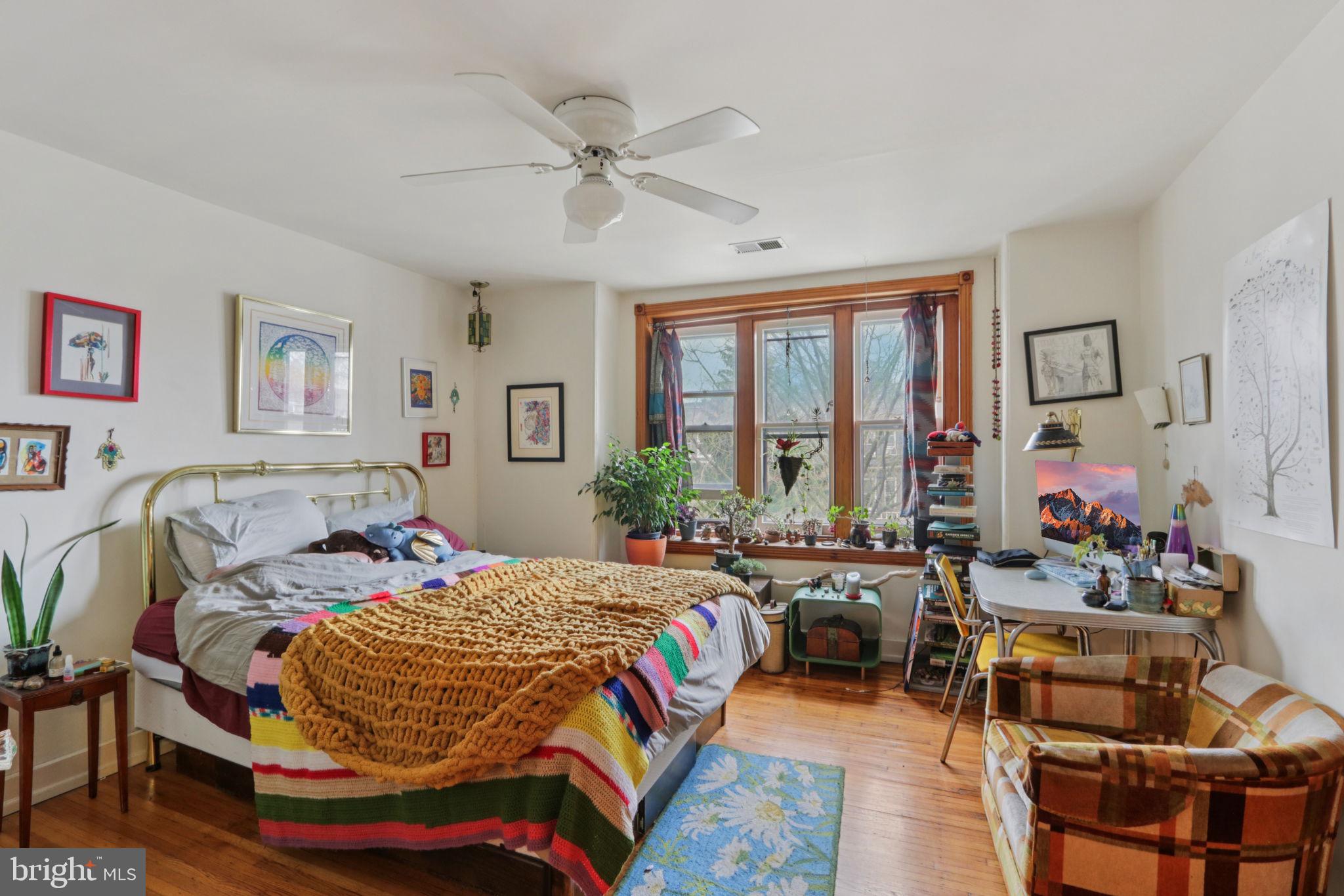 UNIVERSITY CITY - Residential Income