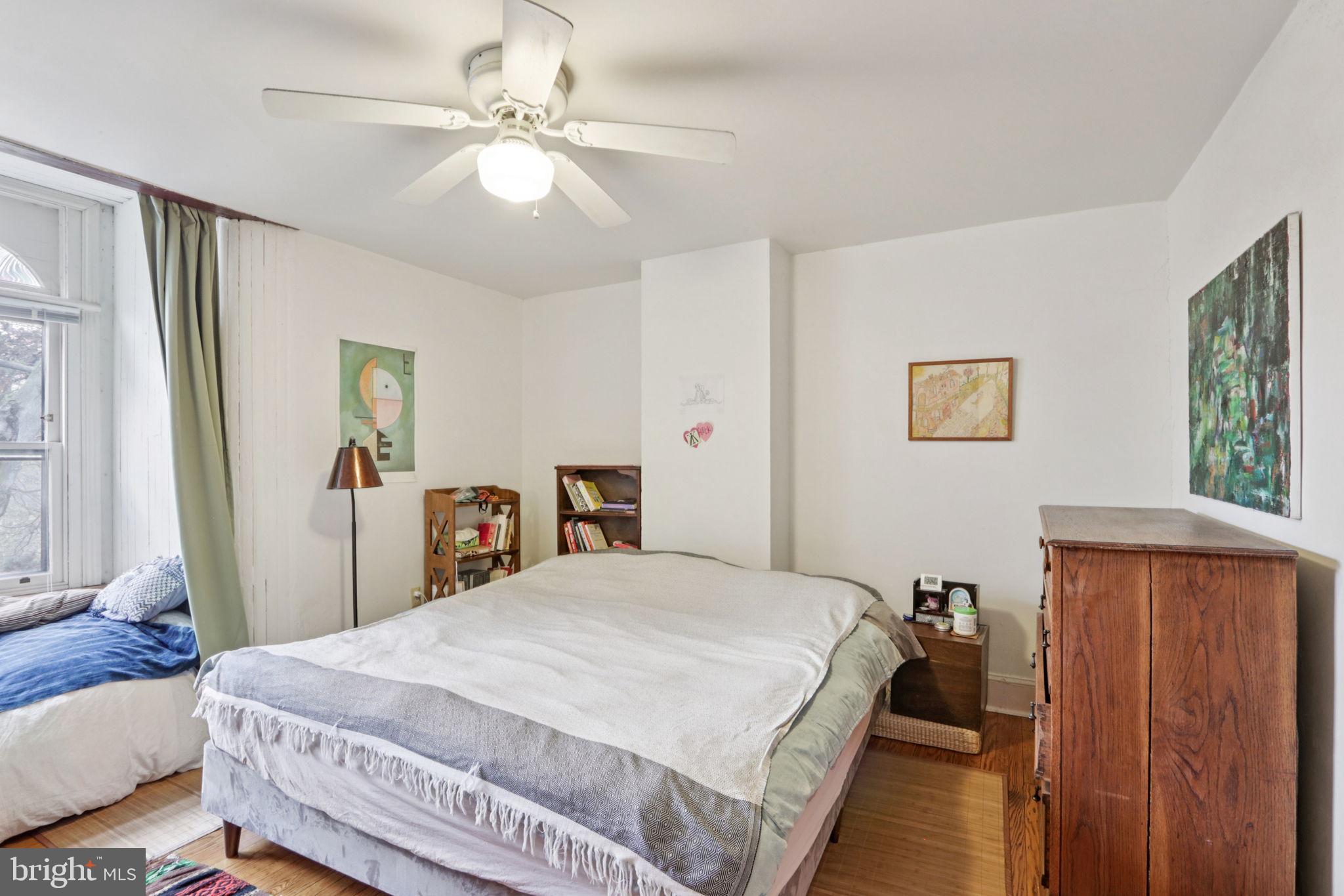 UNIVERSITY CITY - Residential Income