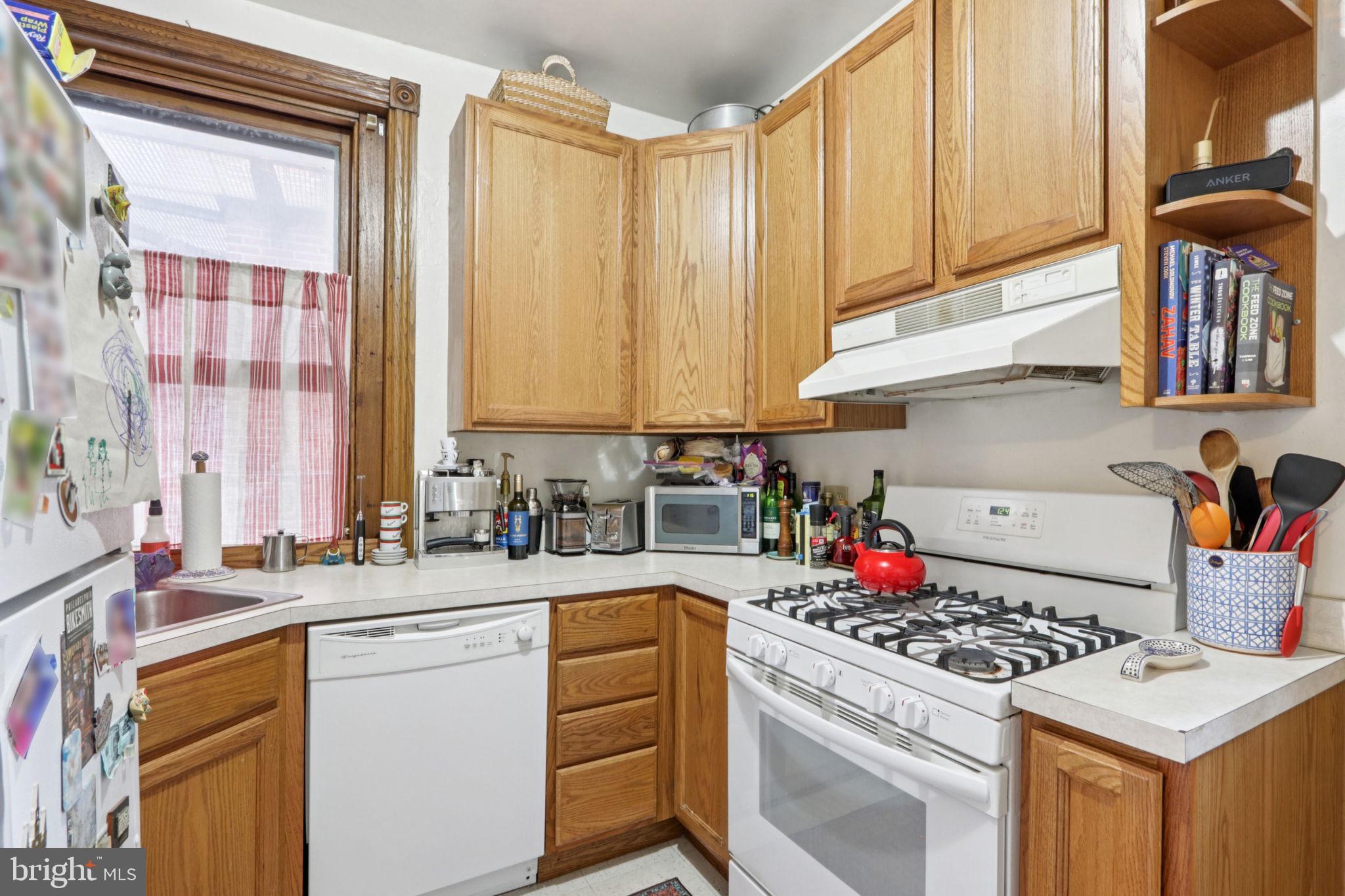 UNIVERSITY CITY - Residential Income