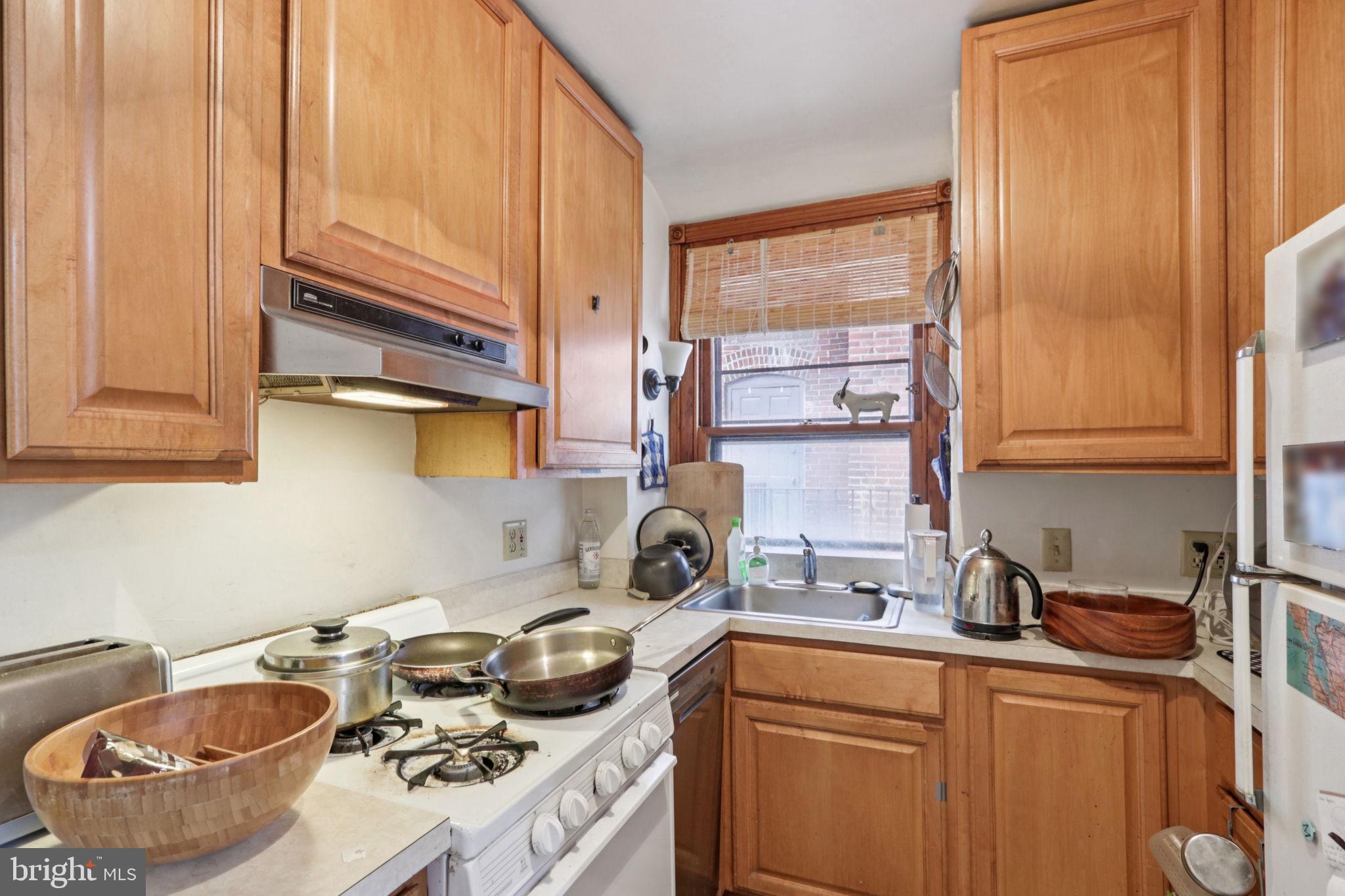 UNIVERSITY CITY - Residential Income