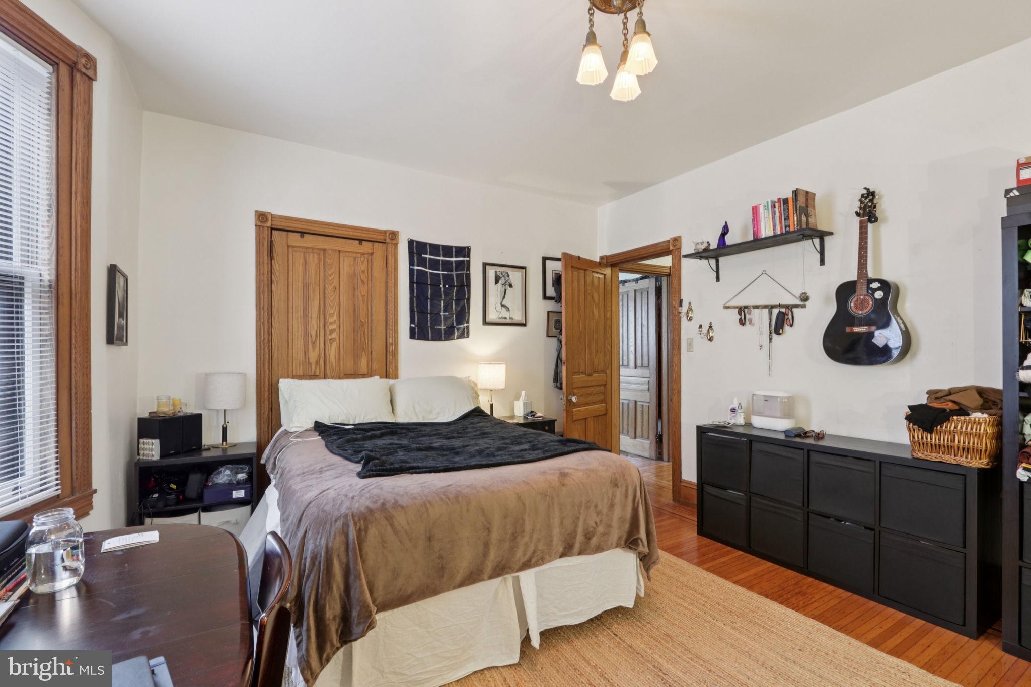 UNIVERSITY CITY - Residential Income