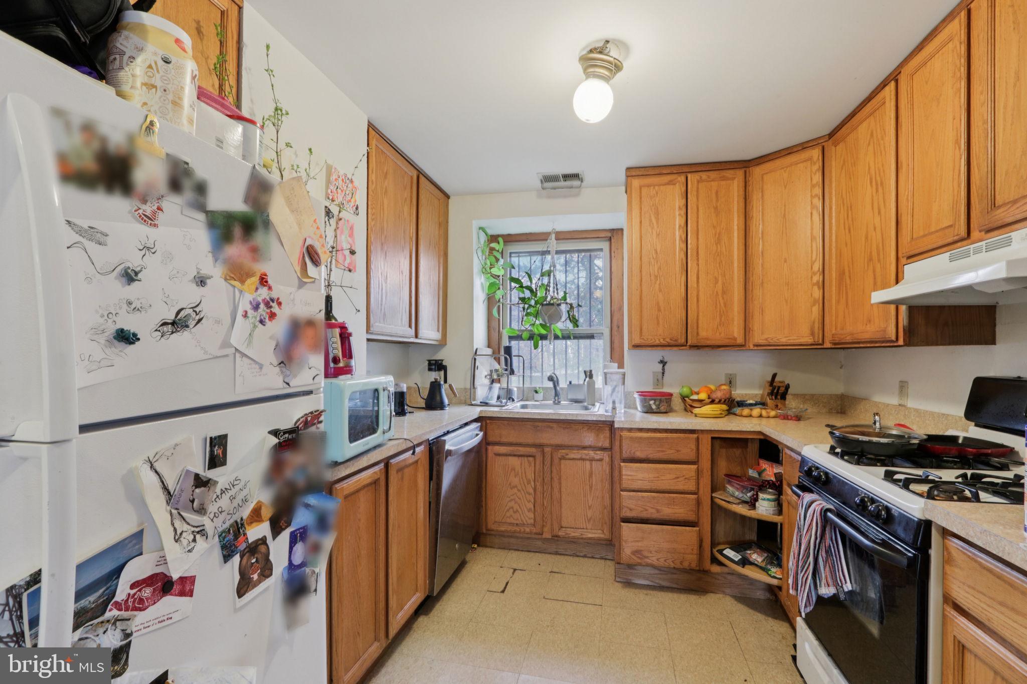 UNIVERSITY CITY - Residential Income