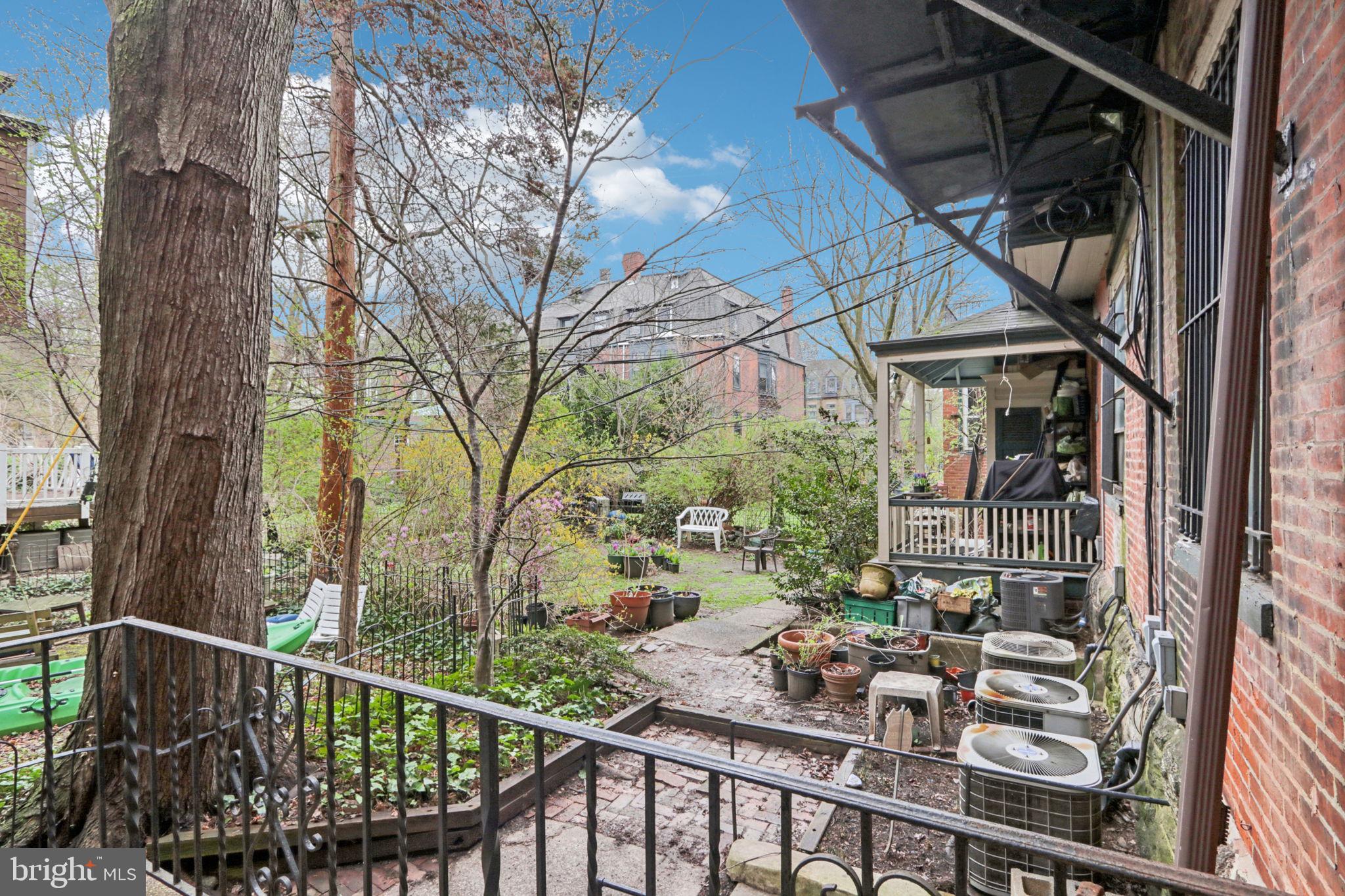 UNIVERSITY CITY - Residential Income