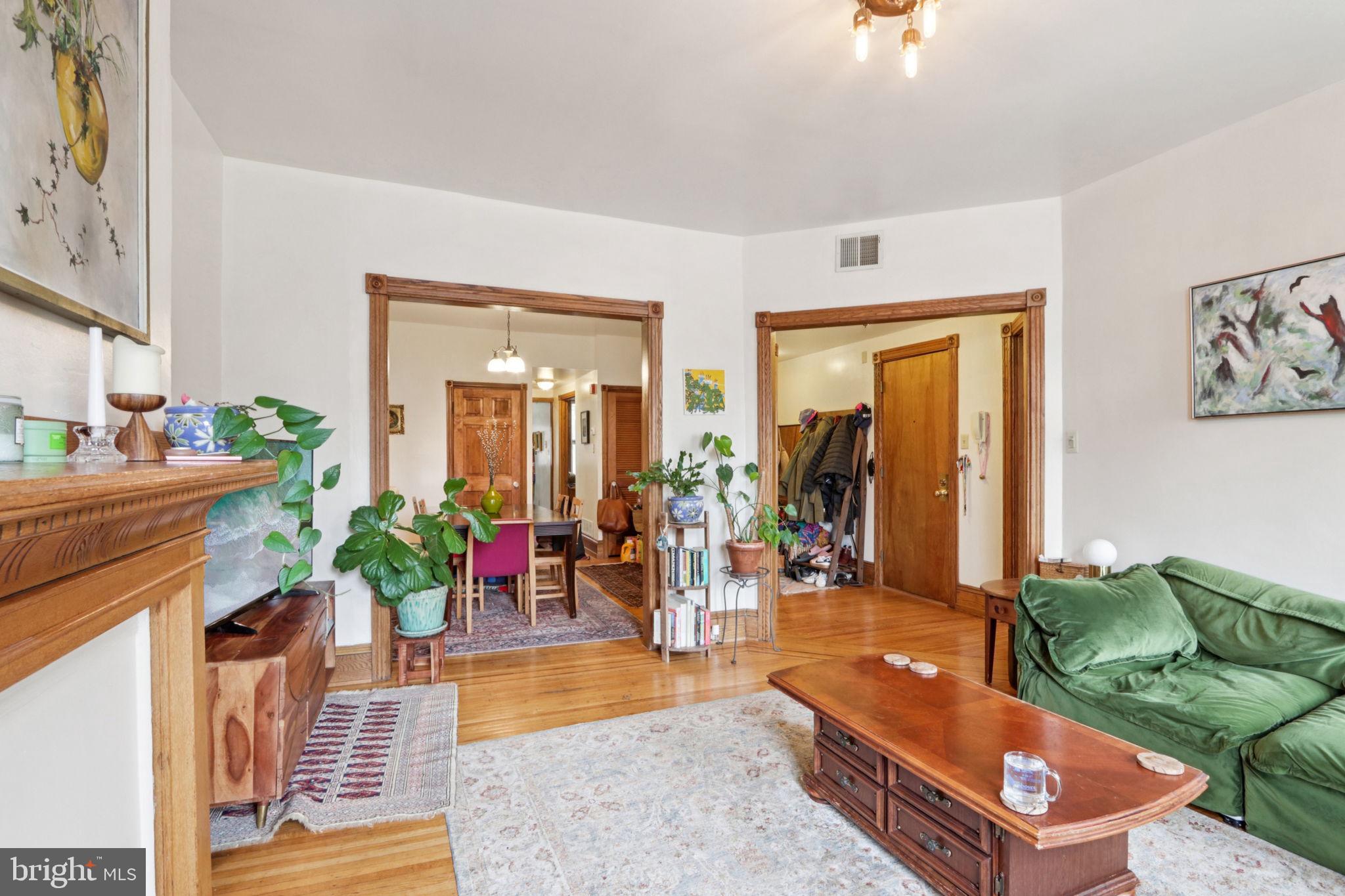 UNIVERSITY CITY - Residential Income