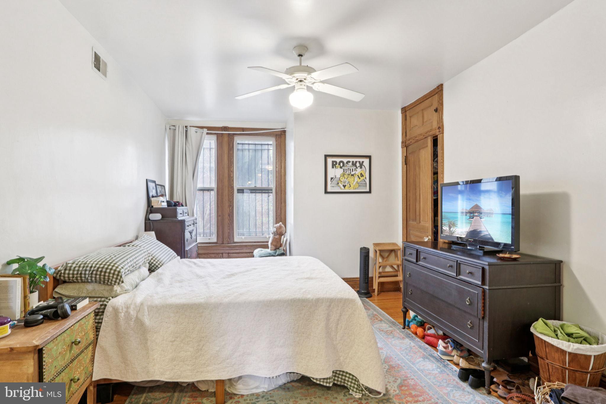UNIVERSITY CITY - Residential Income