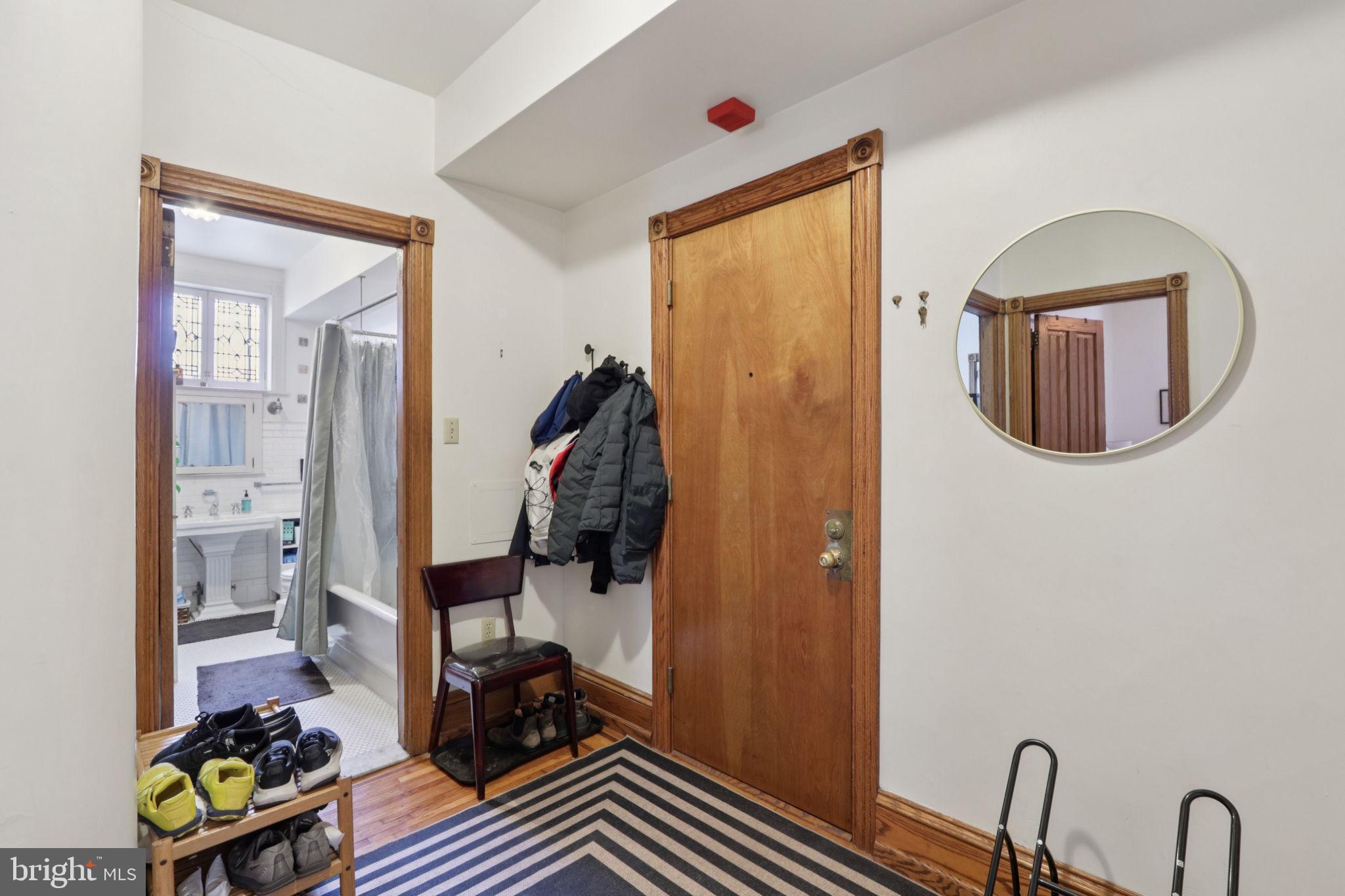 UNIVERSITY CITY - Residential Income