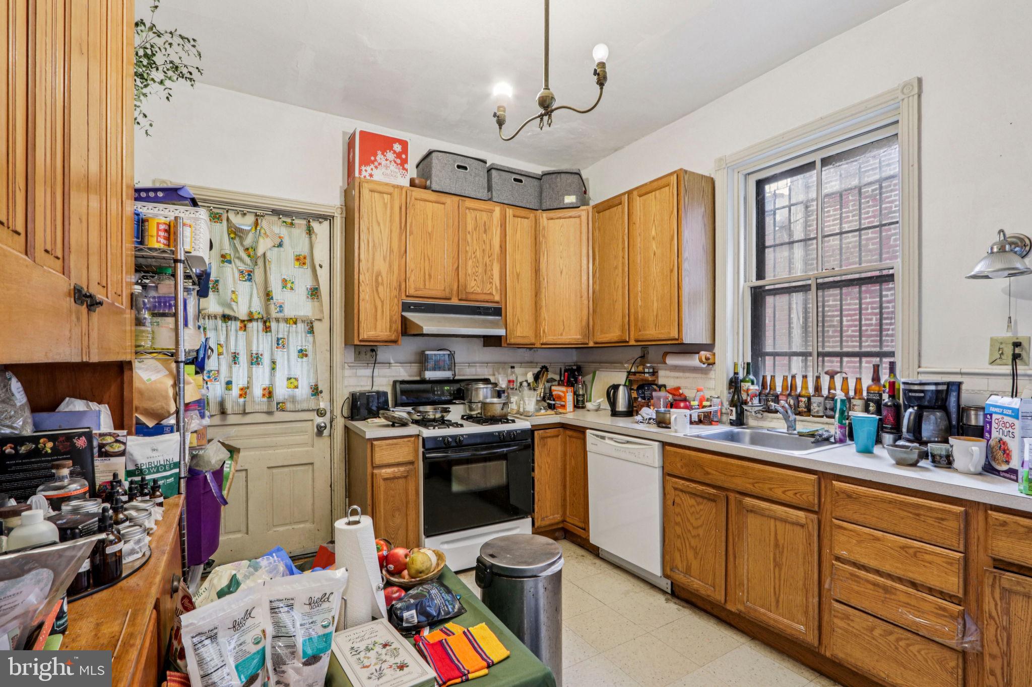 UNIVERSITY CITY - Residential Income