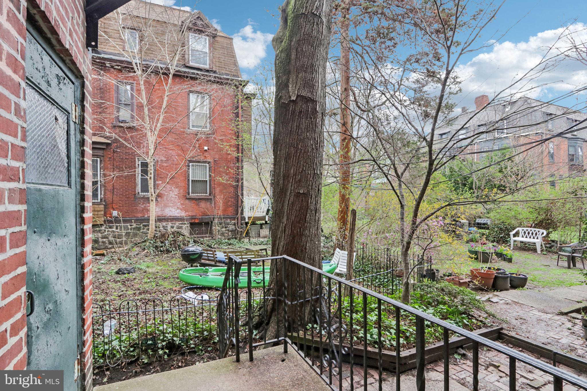 UNIVERSITY CITY - Residential Income