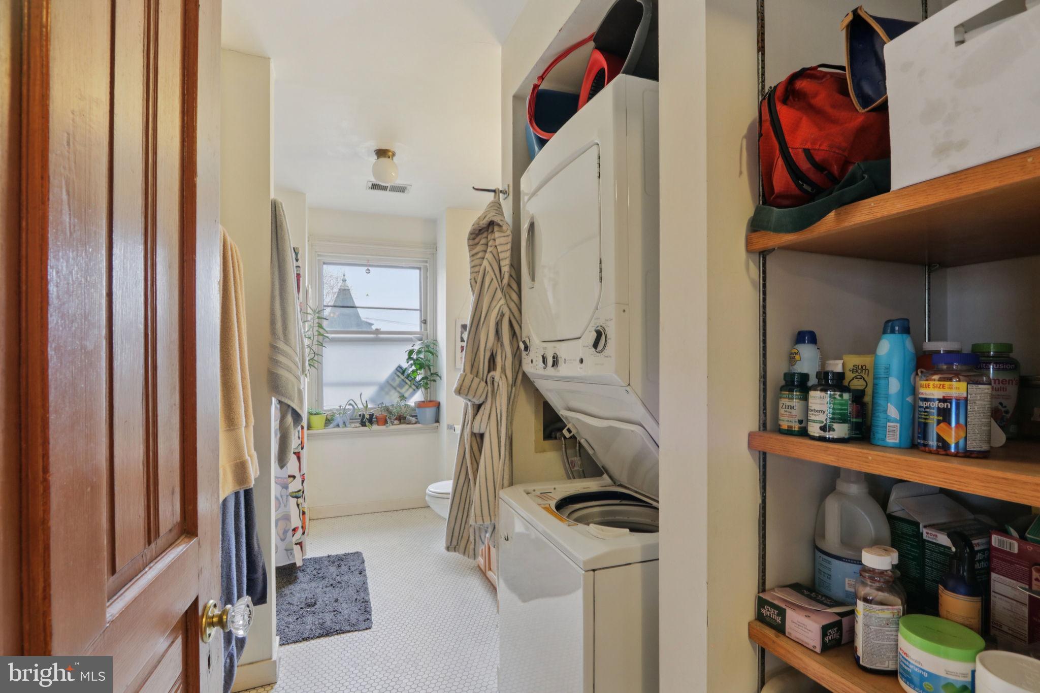 UNIVERSITY CITY - Residential Income