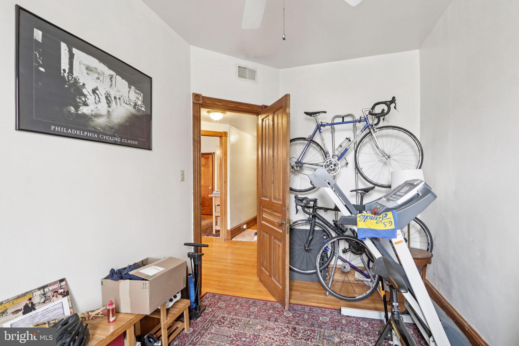 UNIVERSITY CITY - Residential Income