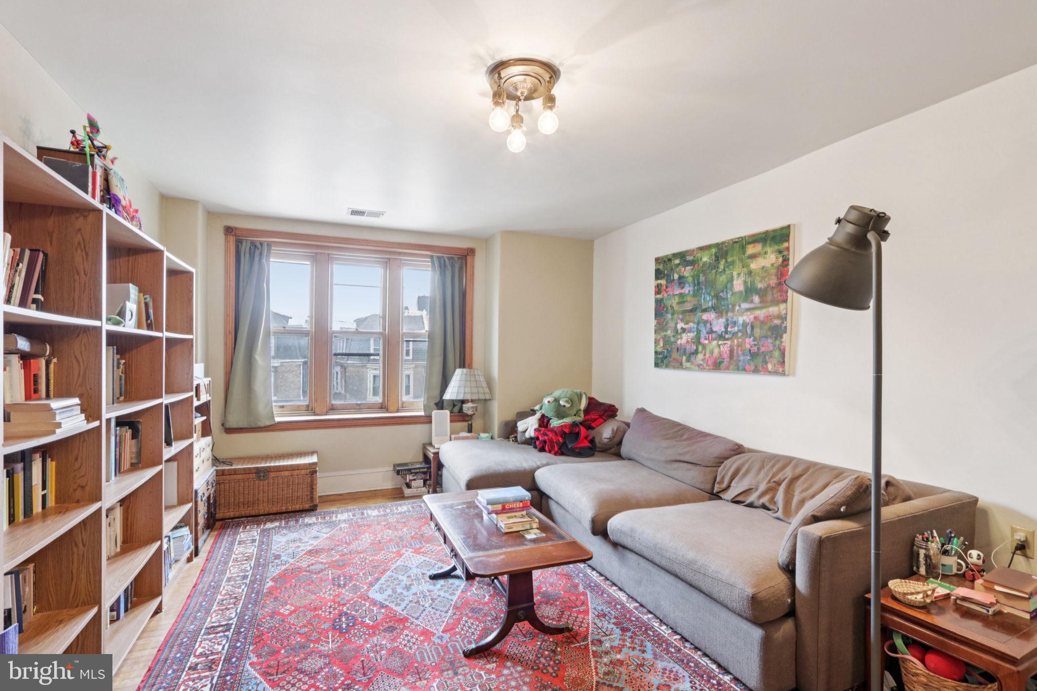 UNIVERSITY CITY - Residential Income