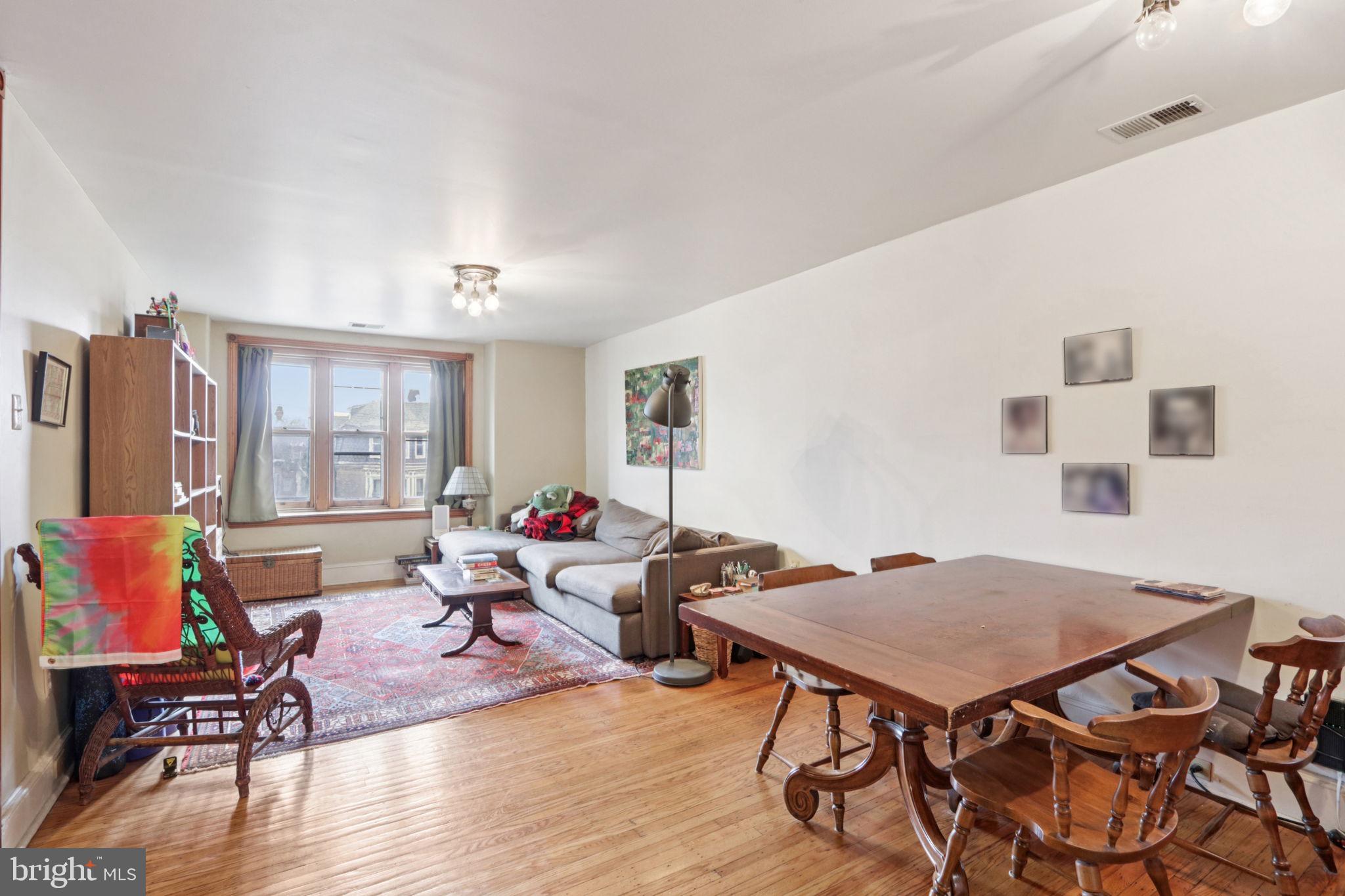 UNIVERSITY CITY - Residential Income