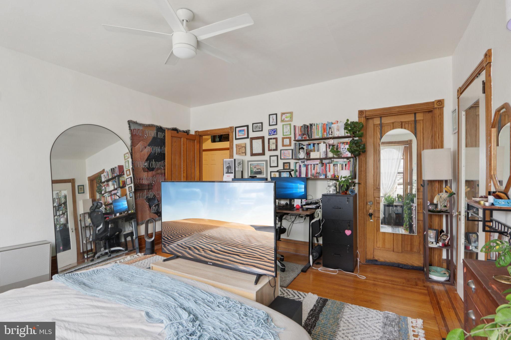UNIVERSITY CITY - Residential Income