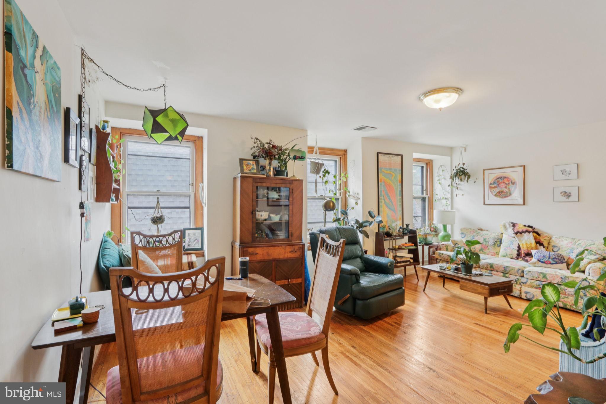 UNIVERSITY CITY - Residential Income