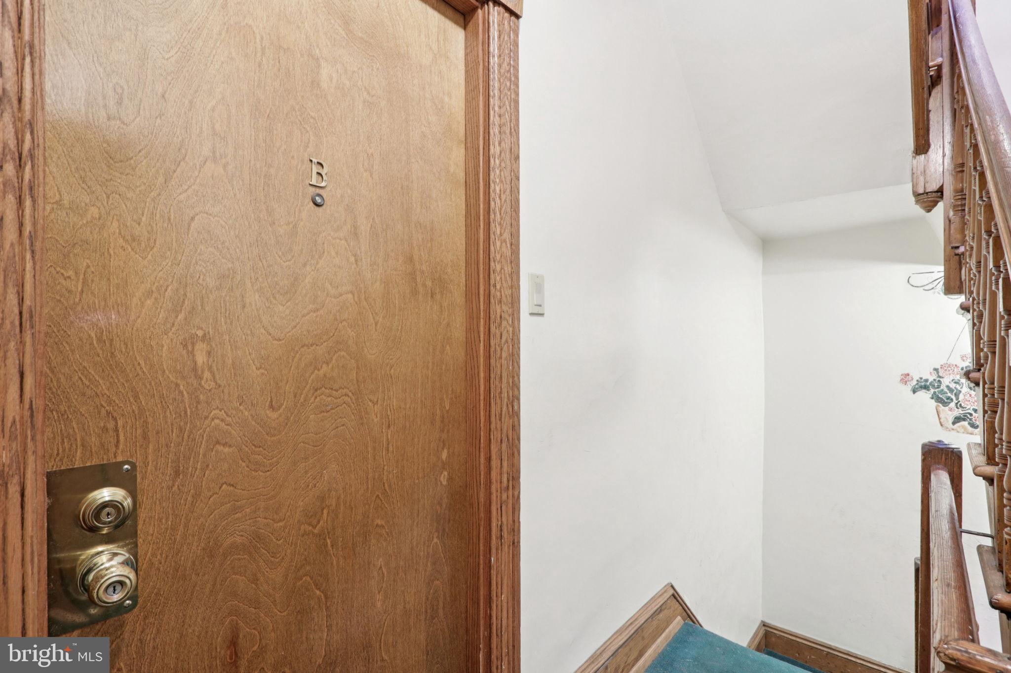 UNIVERSITY CITY - Residential Income