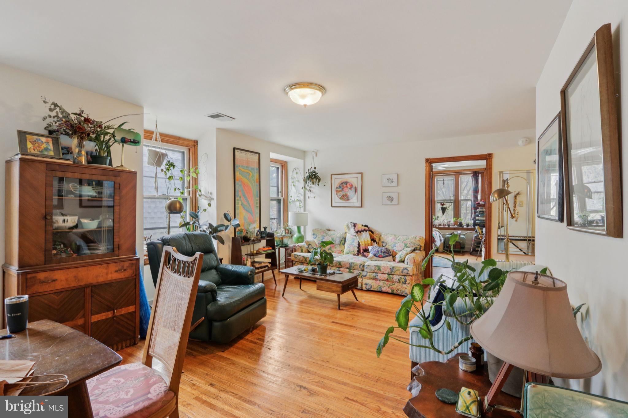 UNIVERSITY CITY - Residential Income