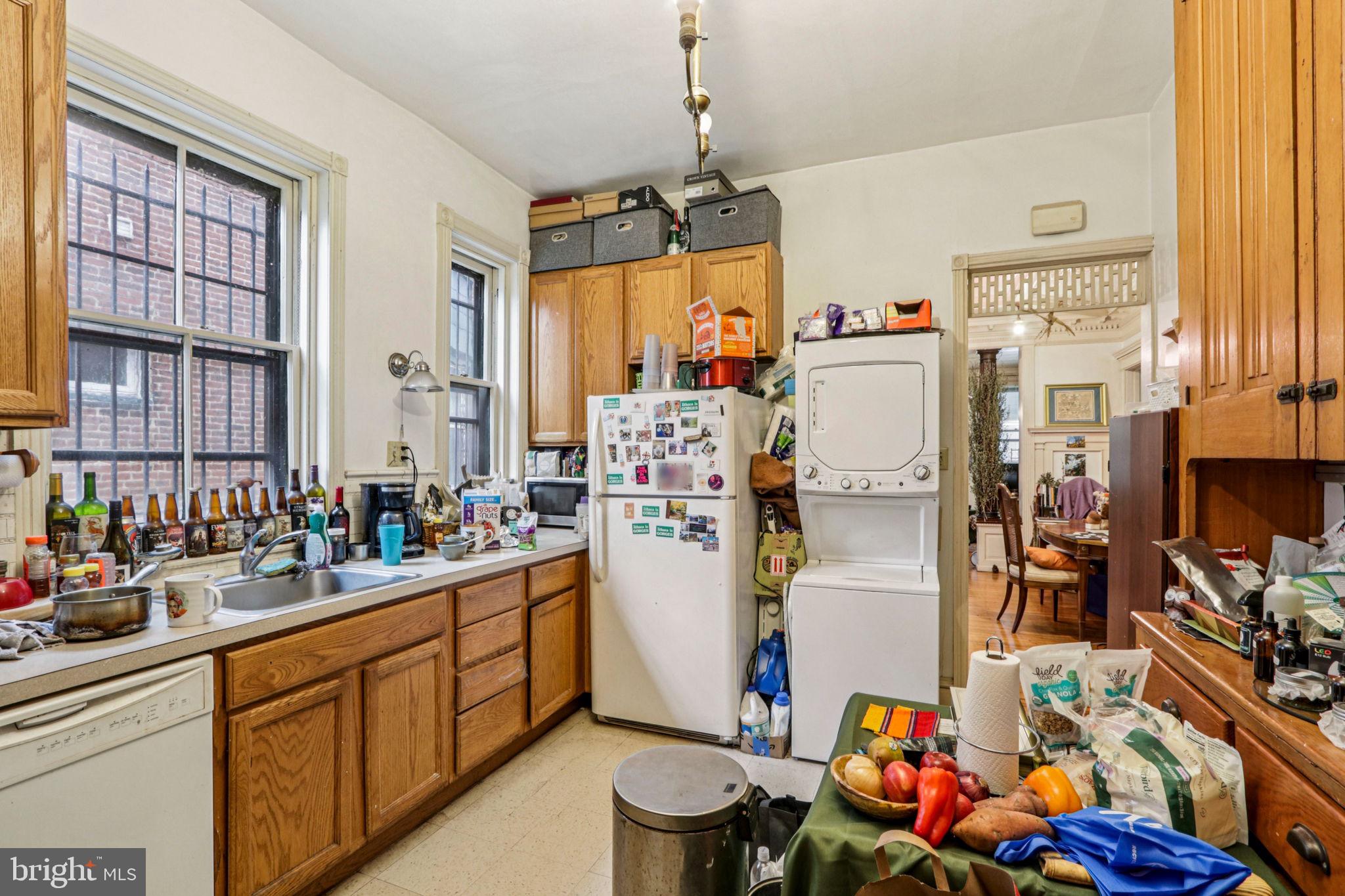 UNIVERSITY CITY - Residential Income