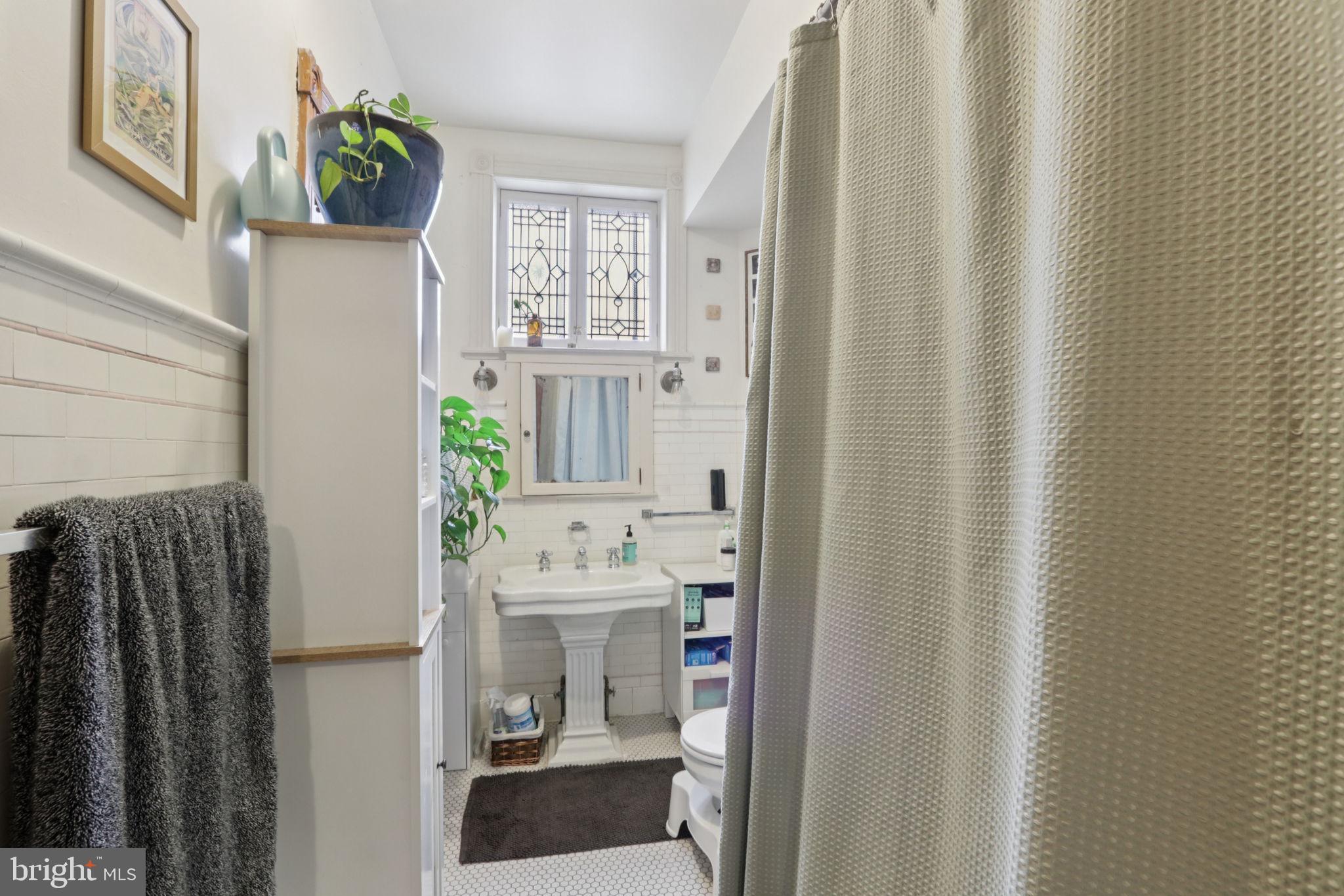 UNIVERSITY CITY - Residential Income
