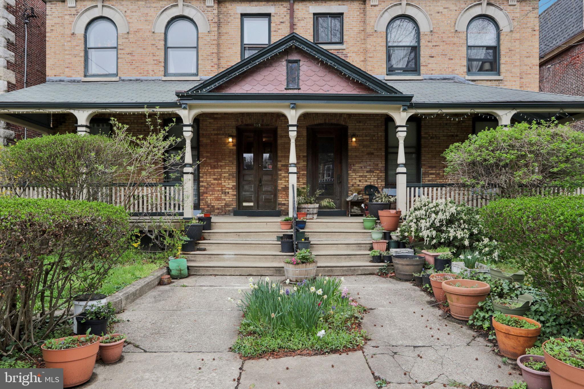 UNIVERSITY CITY - Residential Income