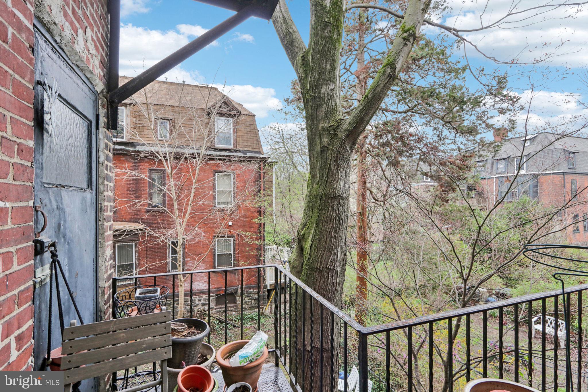 UNIVERSITY CITY - Residential Income