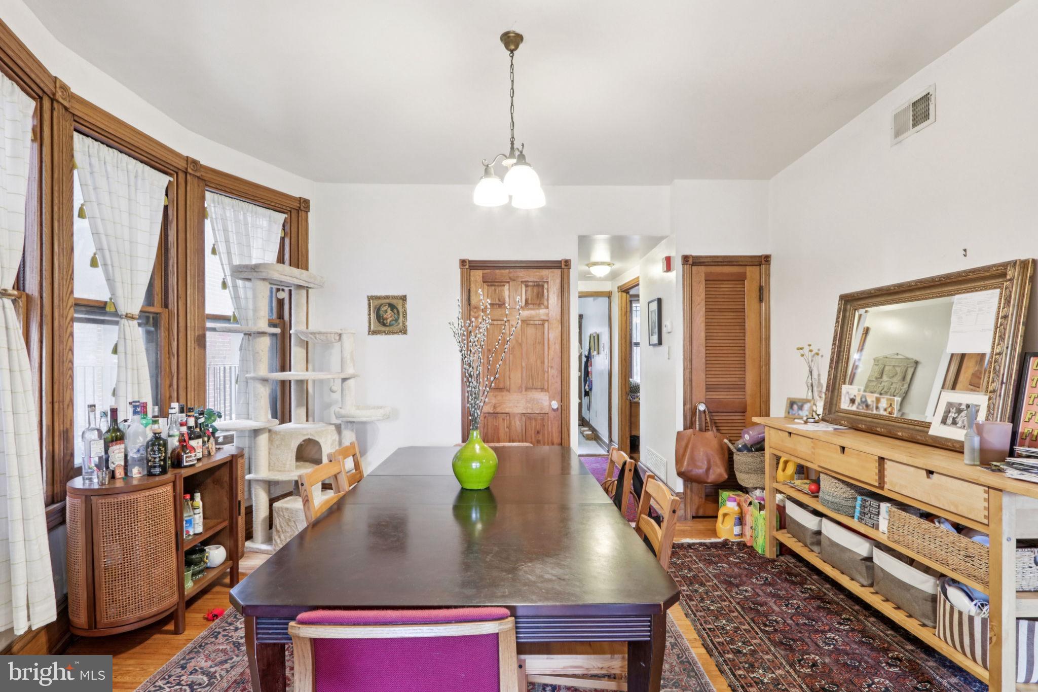 UNIVERSITY CITY - Residential Income