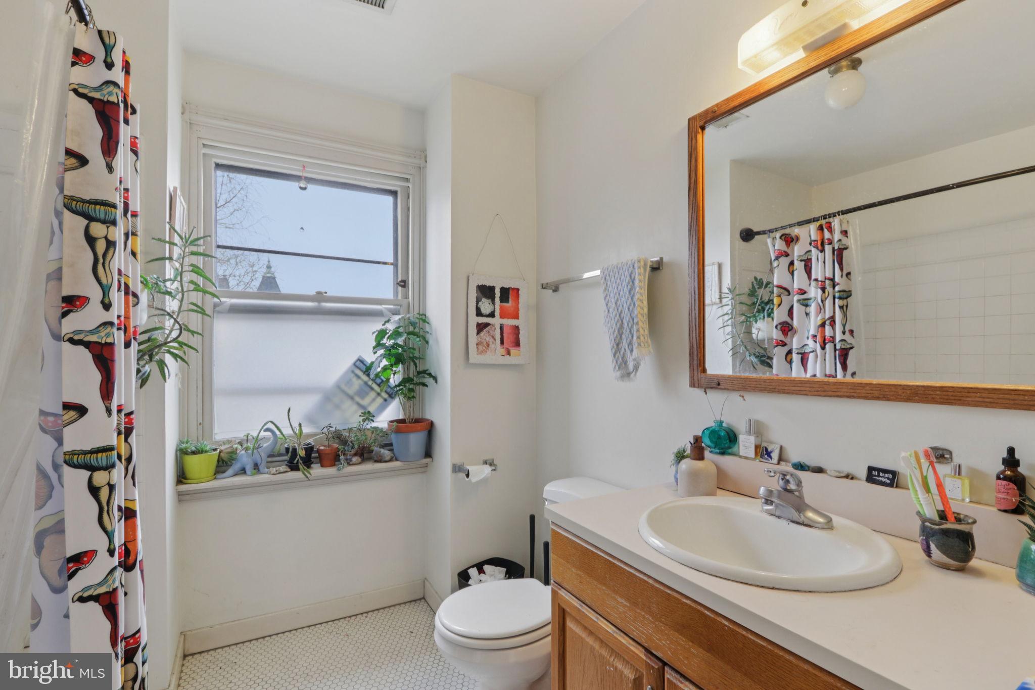 UNIVERSITY CITY - Residential Income