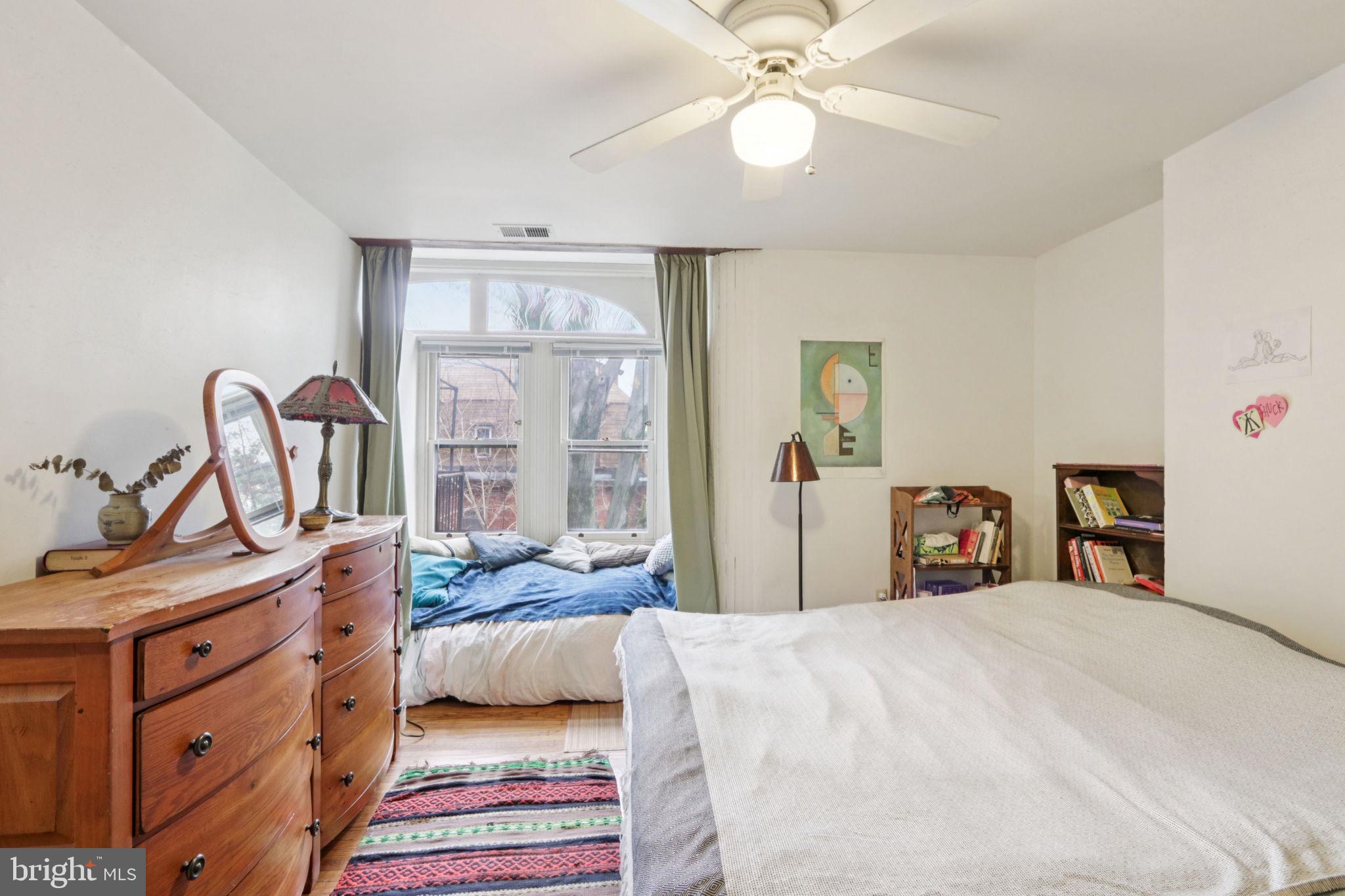 UNIVERSITY CITY - Residential Income