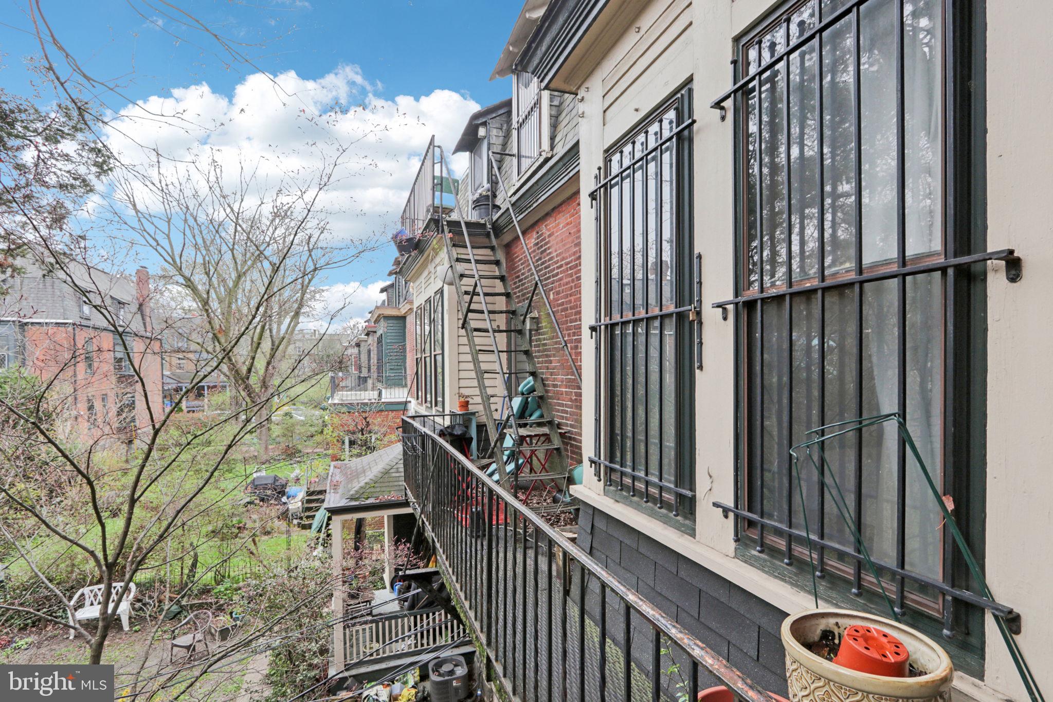 UNIVERSITY CITY - Residential Income