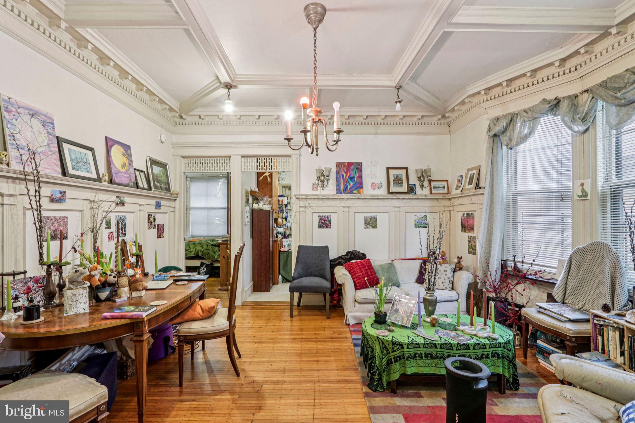 UNIVERSITY CITY - Residential Income