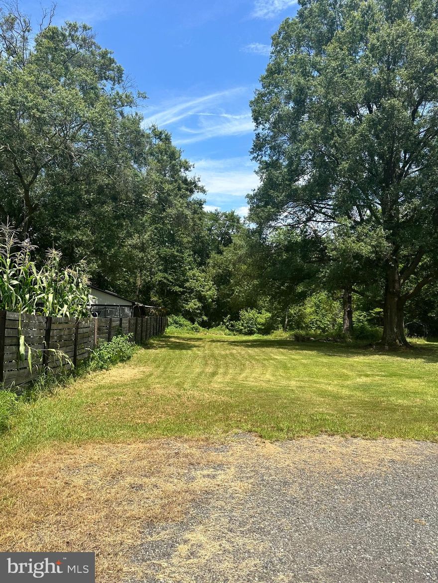 Unlock the potential of this expansive 4.7-acre parcel—perfect for your dream home, private retreat, or future investment. Tucked away yet easily accessible, this versatile land offers a peaceful, natural setting with room to grow. Whether you're envisioning a custom estate, a homestead, or development possibilities, this is a blank canvas waiting for your vision.
Land is limited—opportunities like this aren’t. Tap in before it’s gone. 📞📩
Utilities nearby. No HOA. The possibilities are endless!