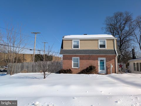 Photo of 1200 Seven Oaks Road, HALETHORPE, MD 21227 (MLS # MDBC2150956)