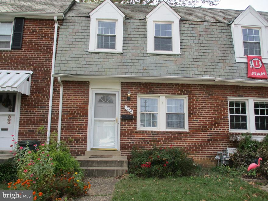 This charming 2 bedroom/1 bath home is conveniently located just a 5 minute walk to The Virginia Square Metro with fast service into D.C.  It has a  Galley kitchen, separate dining and living room on the first floor and 2 bedrooms and a bathroom on the second floor.  Private fenced backyard for dining al fresco or catching some fresh air. If you live here, you won't need a car, but residents are eligible for Residential Parking Permit! The house is across the street from Giant, George Mason U Arlington Campus and lots of stores and restaurants nearby.